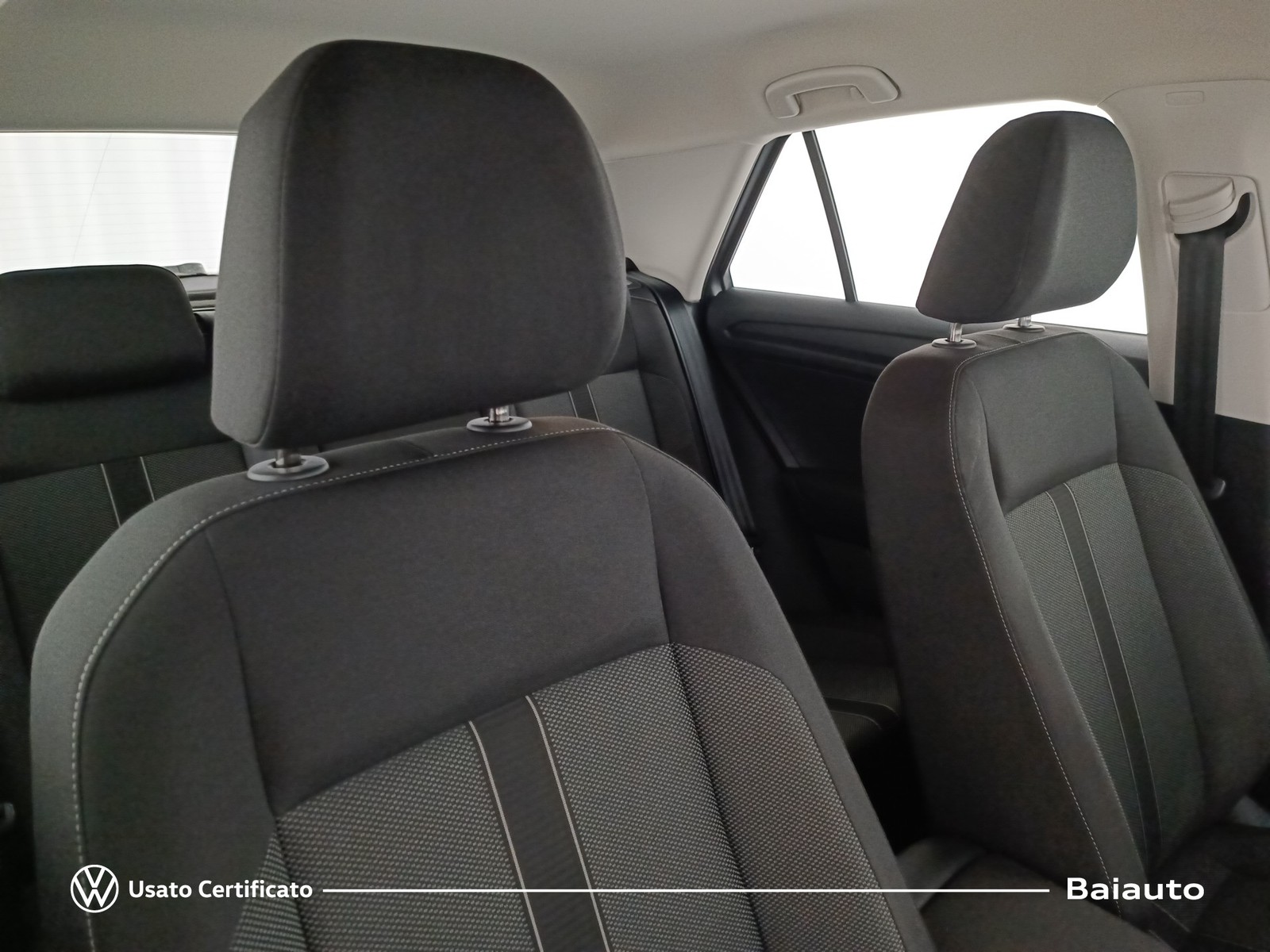 21 - Volkswagen T-Roc 1.0 tsi 110cv life