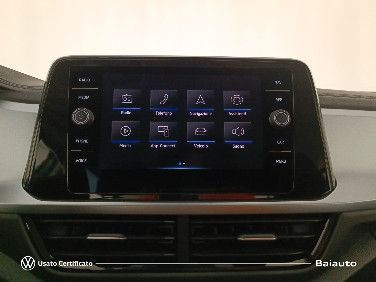 10 - Volkswagen T-Roc 1.0 tsi 110cv life