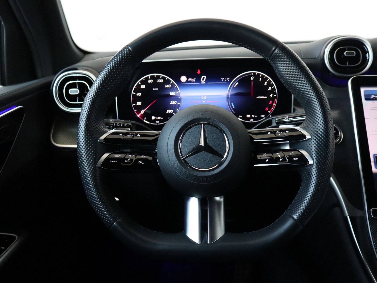 16 - Mercedes GLC suv 300 de plug in hybrid amg line advanced 4matic 9g-tronic
