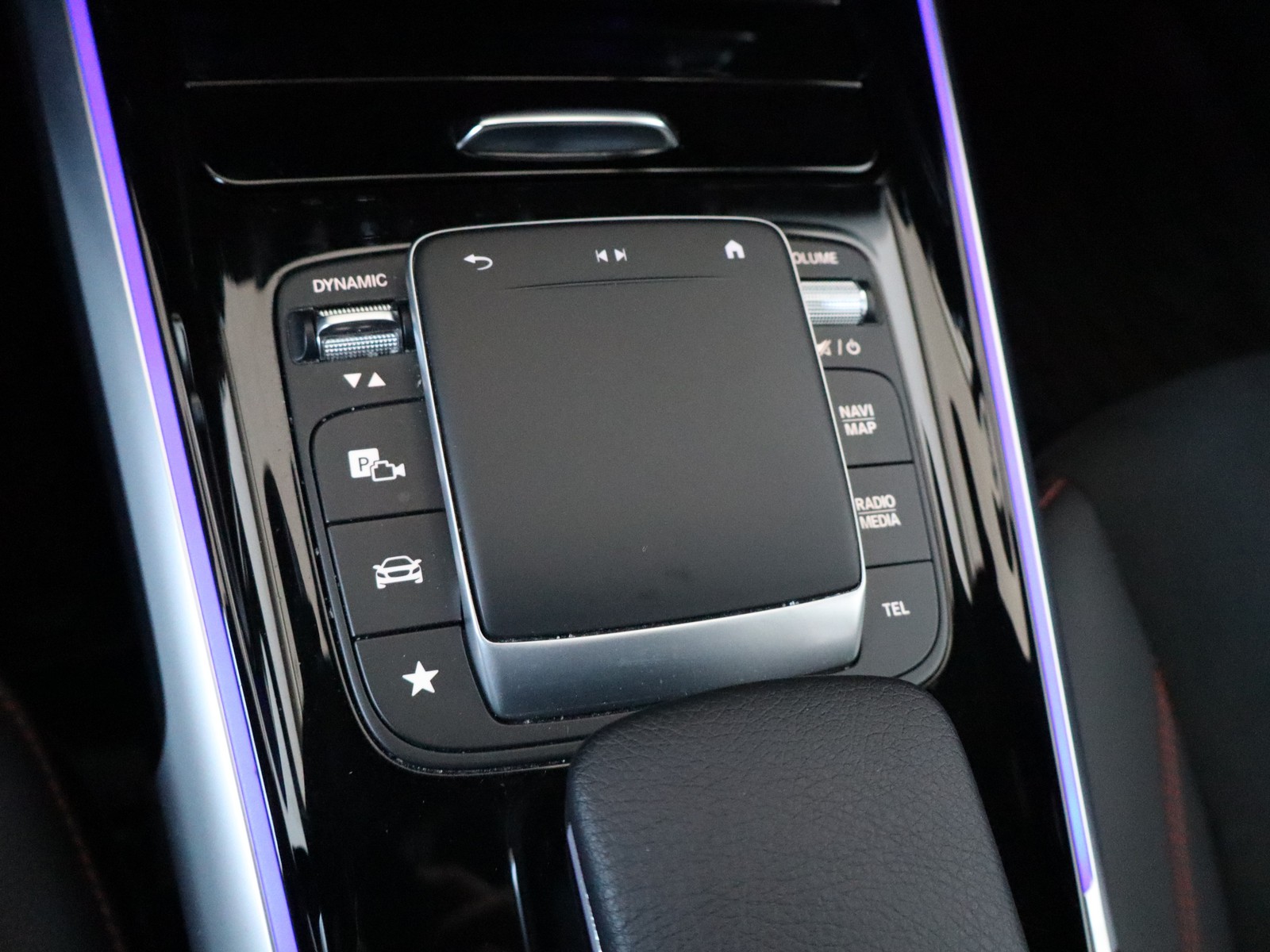 14 - Mercedes GLB 200 d premium 8g-dct