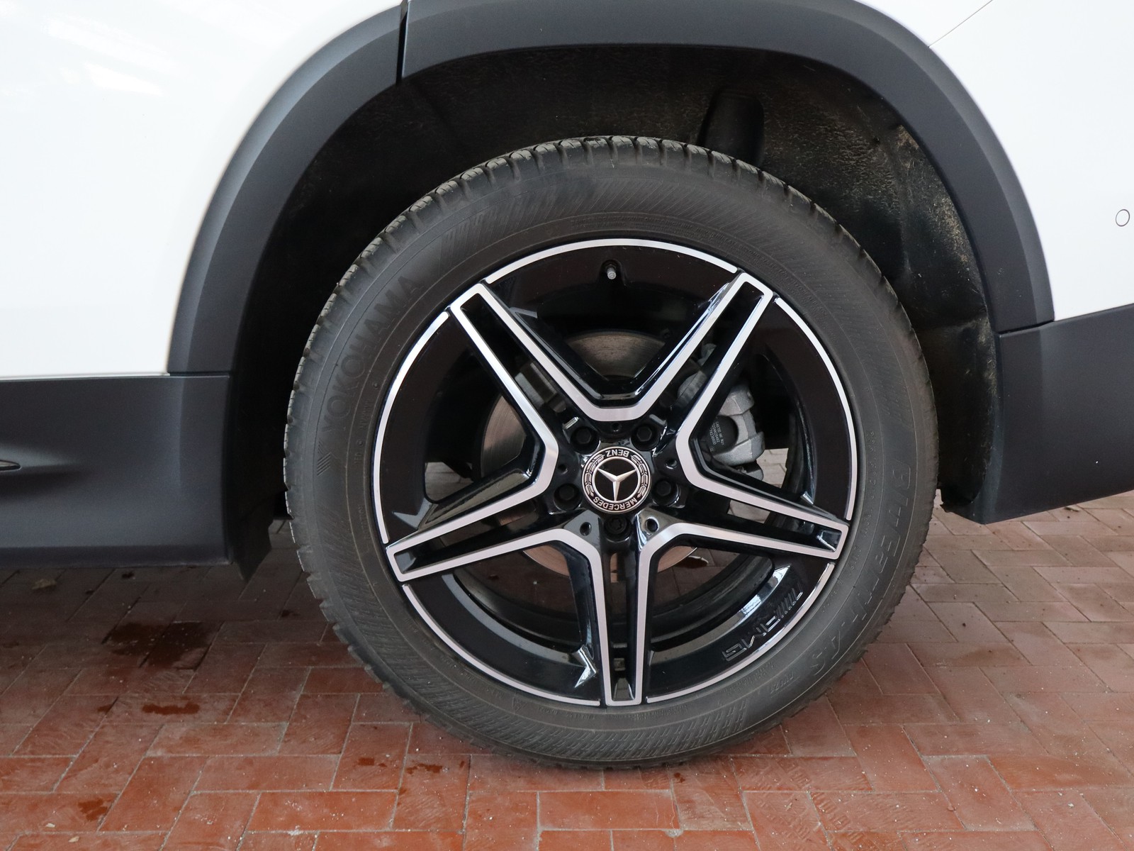 4 - Mercedes GLB 200 d premium 8g-dct