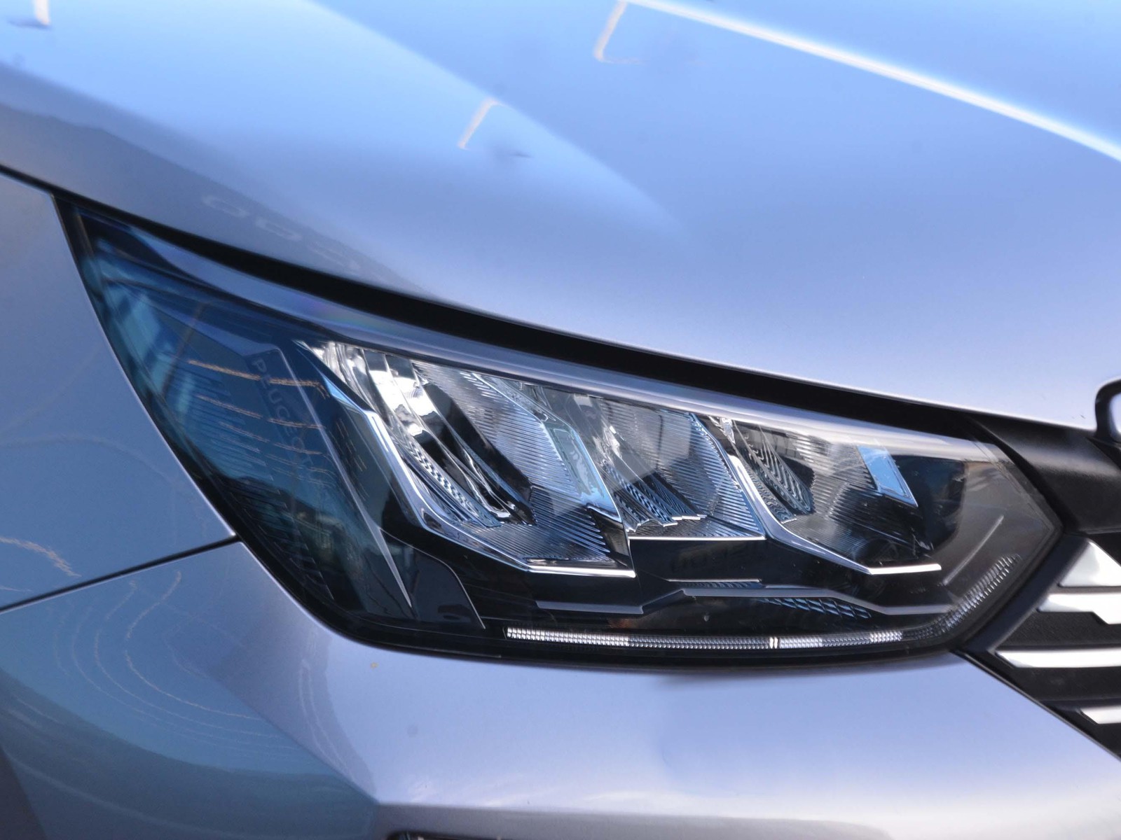 21 - Peugeot 2008 1.2 puretech 100cv allure s&s