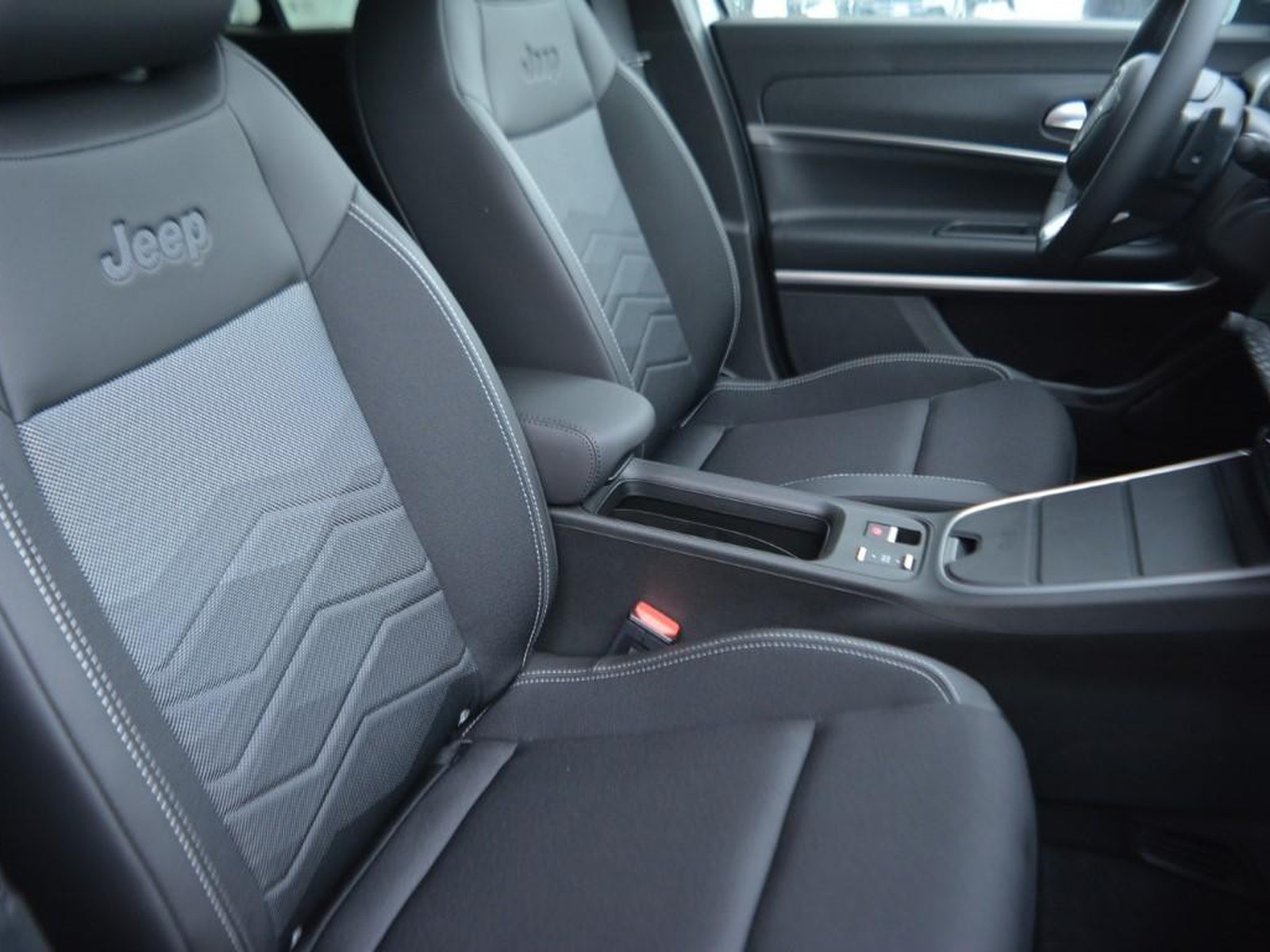 5 - Jeep Avenger 1.2 turbo e-hybrid mhev 110cv summit fwd edct6