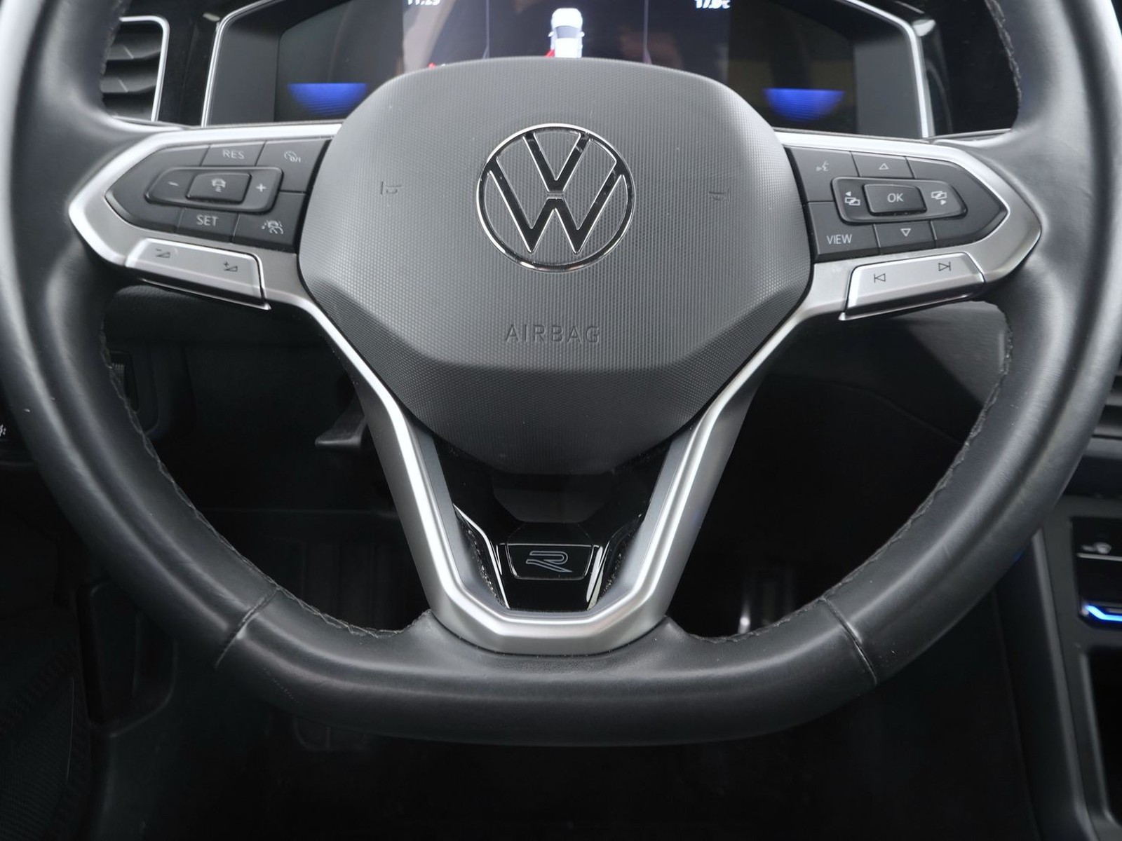 15 - Volkswagen Polo 1.0 tsi 95cv r line