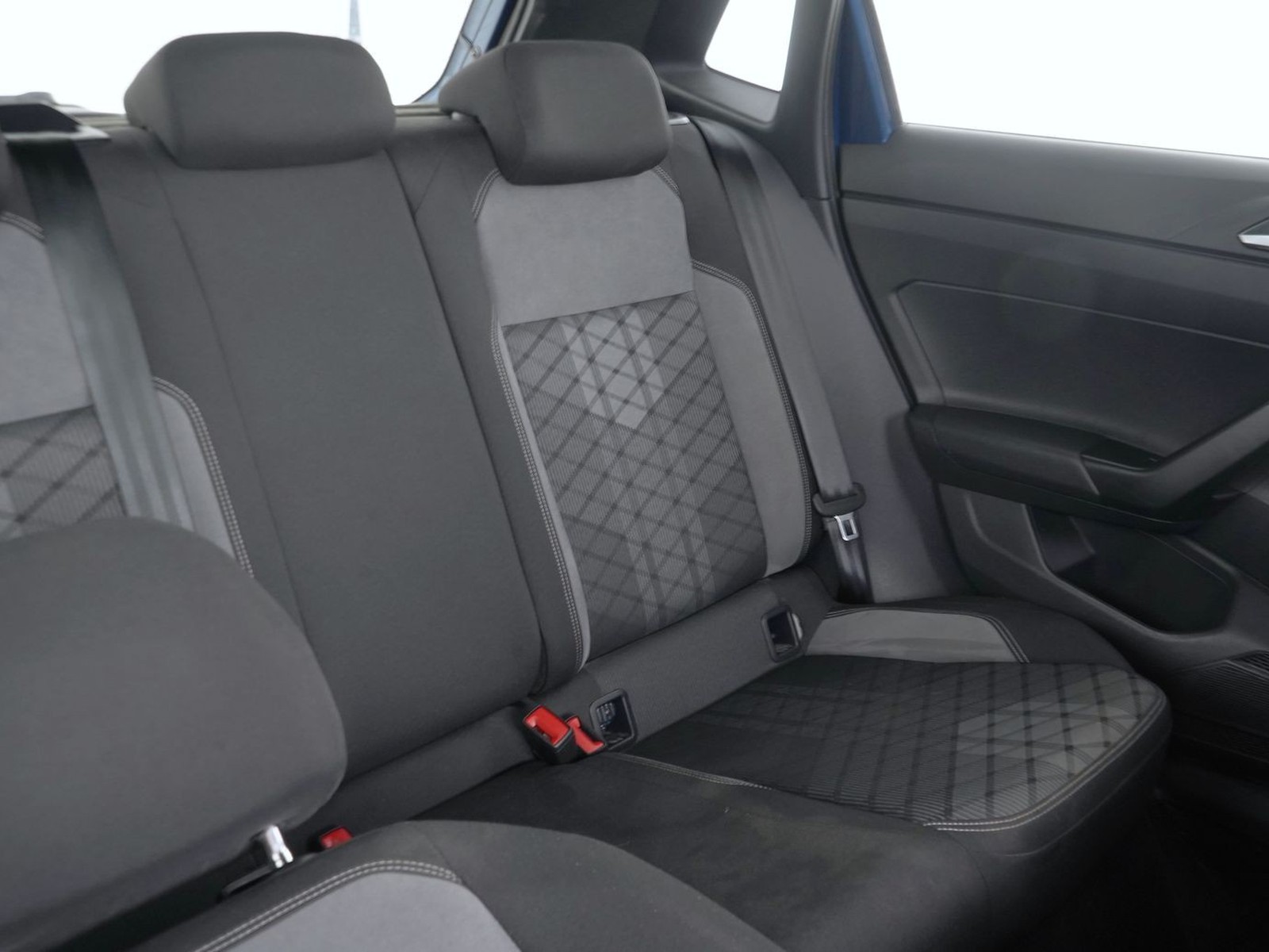 22 - Volkswagen Polo 1.0 tsi 95cv r line