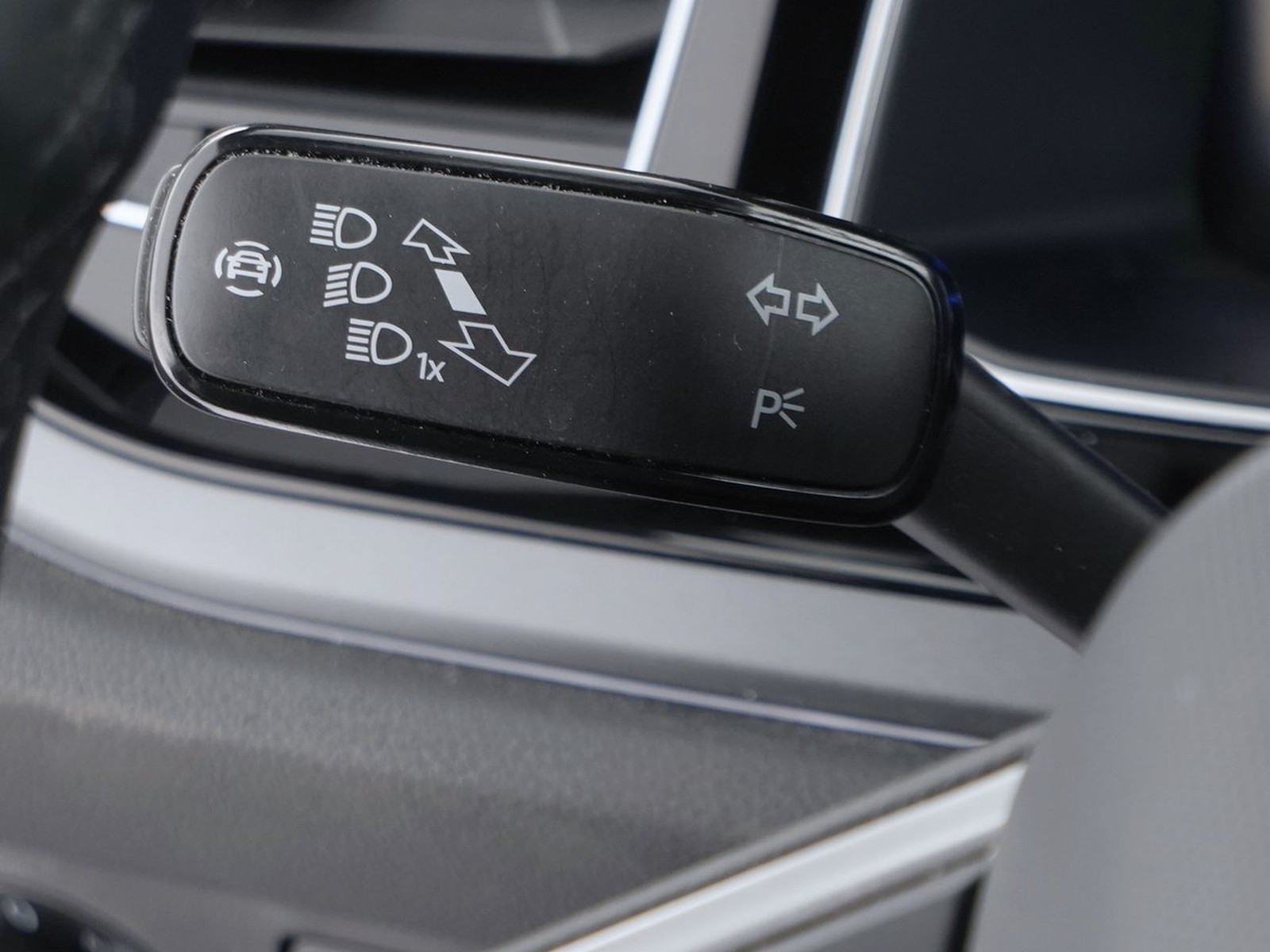 28 - Volkswagen Polo 1.0 tsi 95cv r line