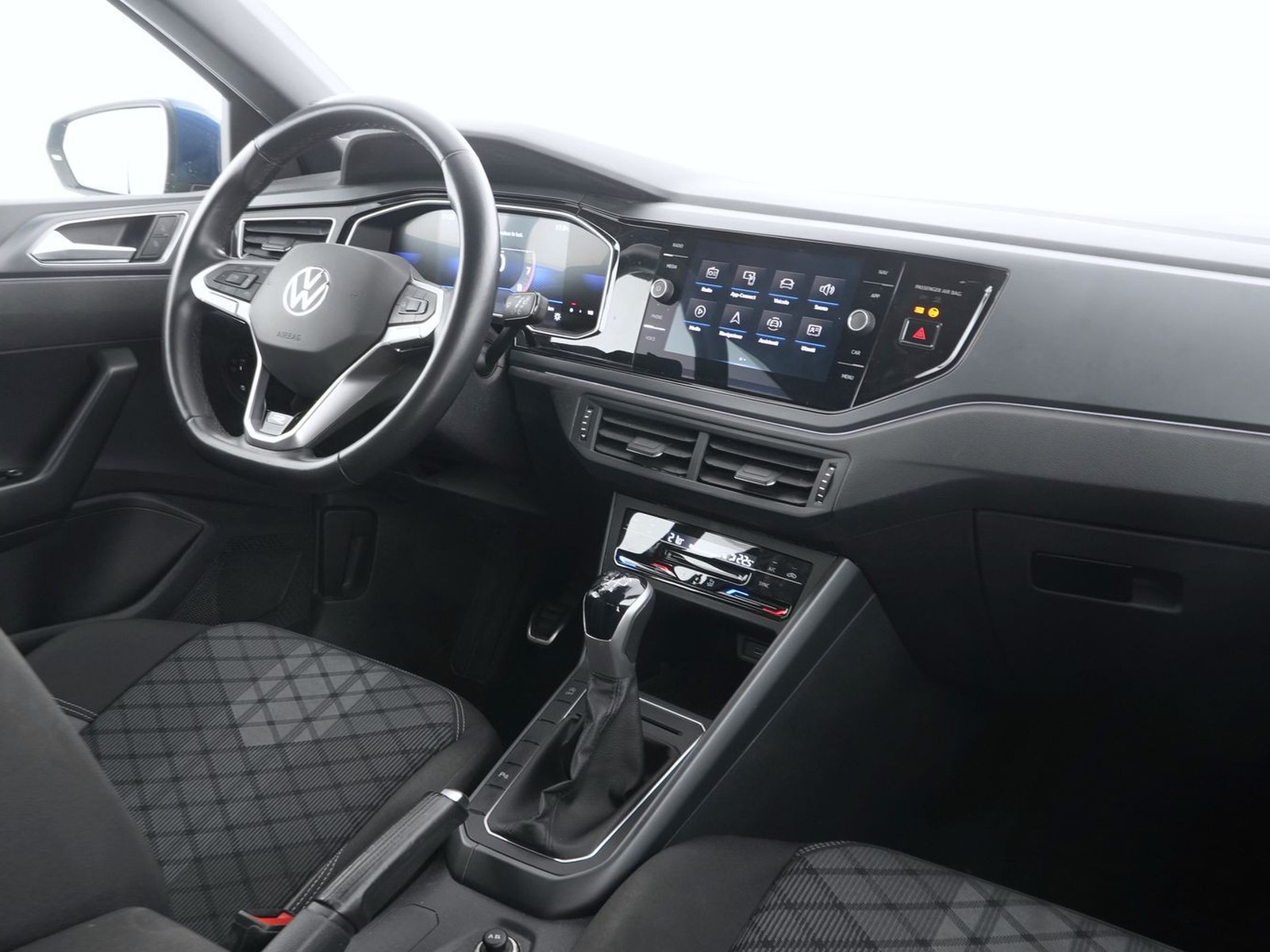 6 - Volkswagen Polo 1.0 tsi 95cv r line
