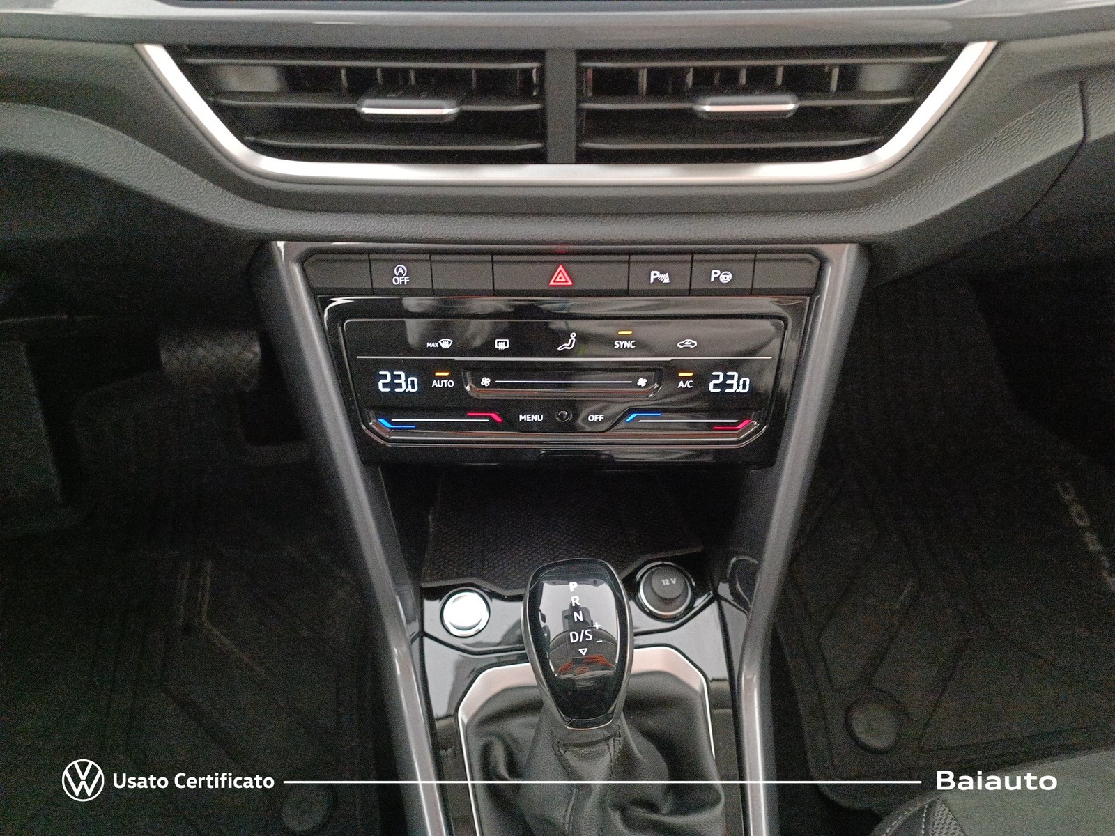 11 - Volkswagen T-Roc 1.5 tsi act style dsg