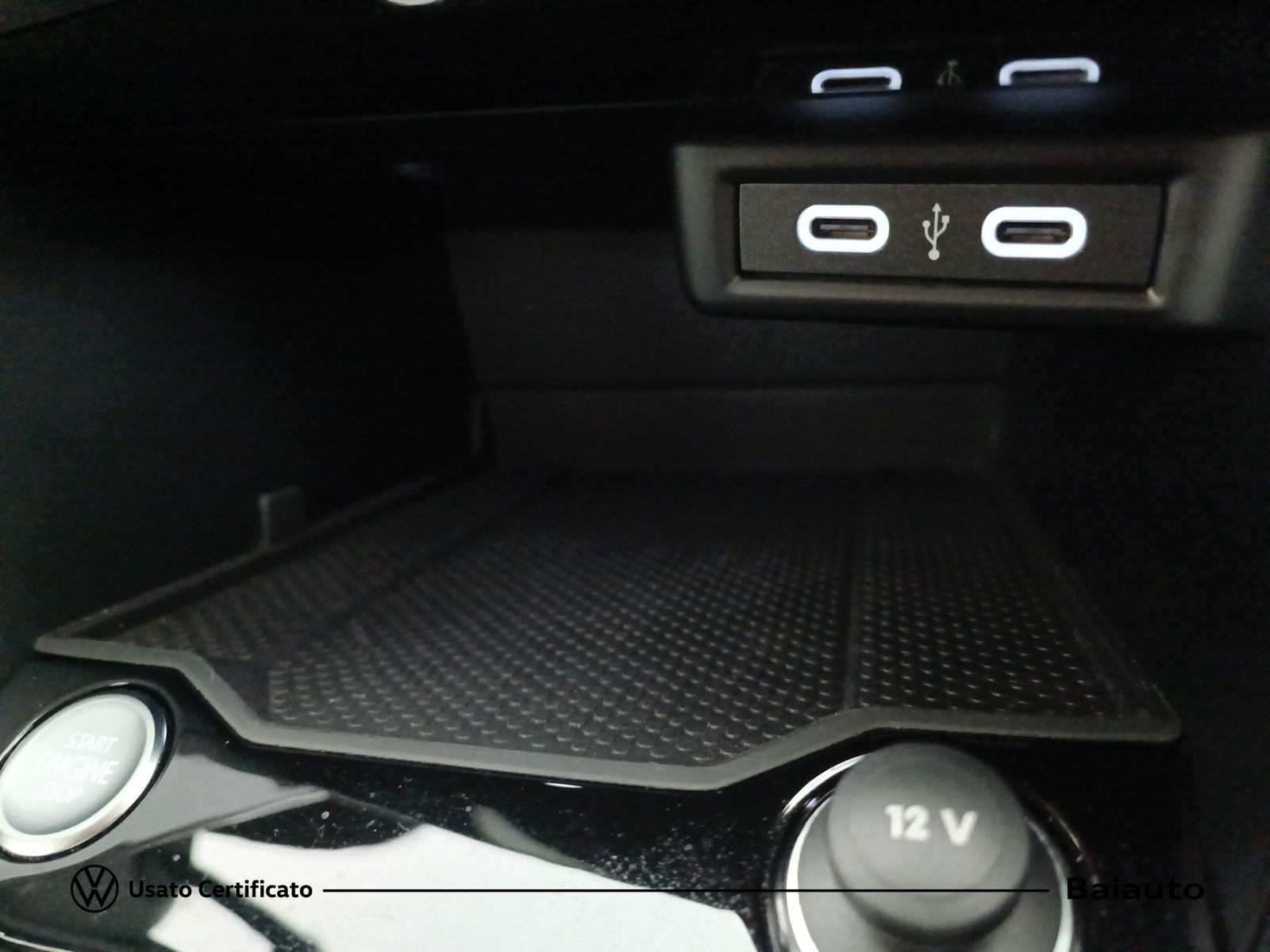 12 - Volkswagen T-Roc 1.5 tsi act style dsg