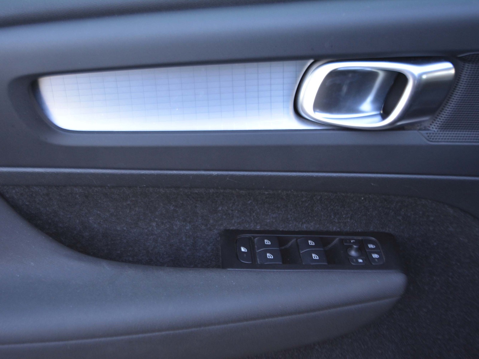 16 - Volvo XC40 1.5 t5 recharge plug-in-hybrid inscription expression geartronic my21