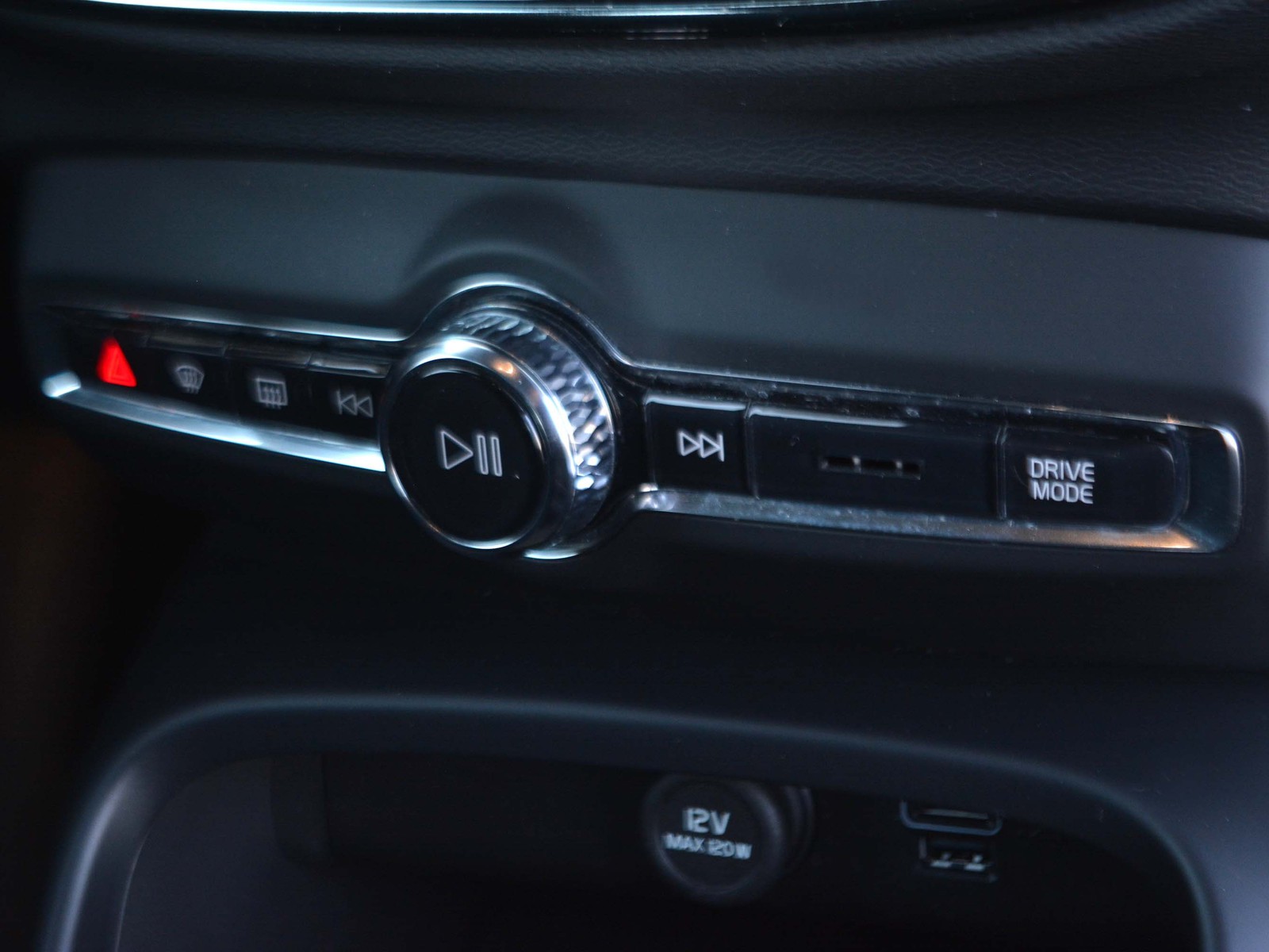 11 - Volvo XC40 1.5 t5 recharge plug-in-hybrid inscription expression geartronic my21
