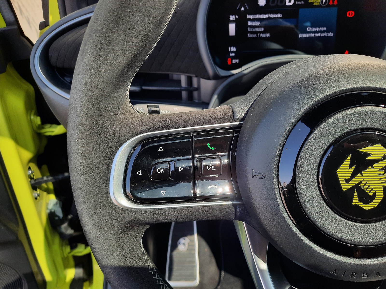 17 - Abarth 500e 42 kwh scorpionissima