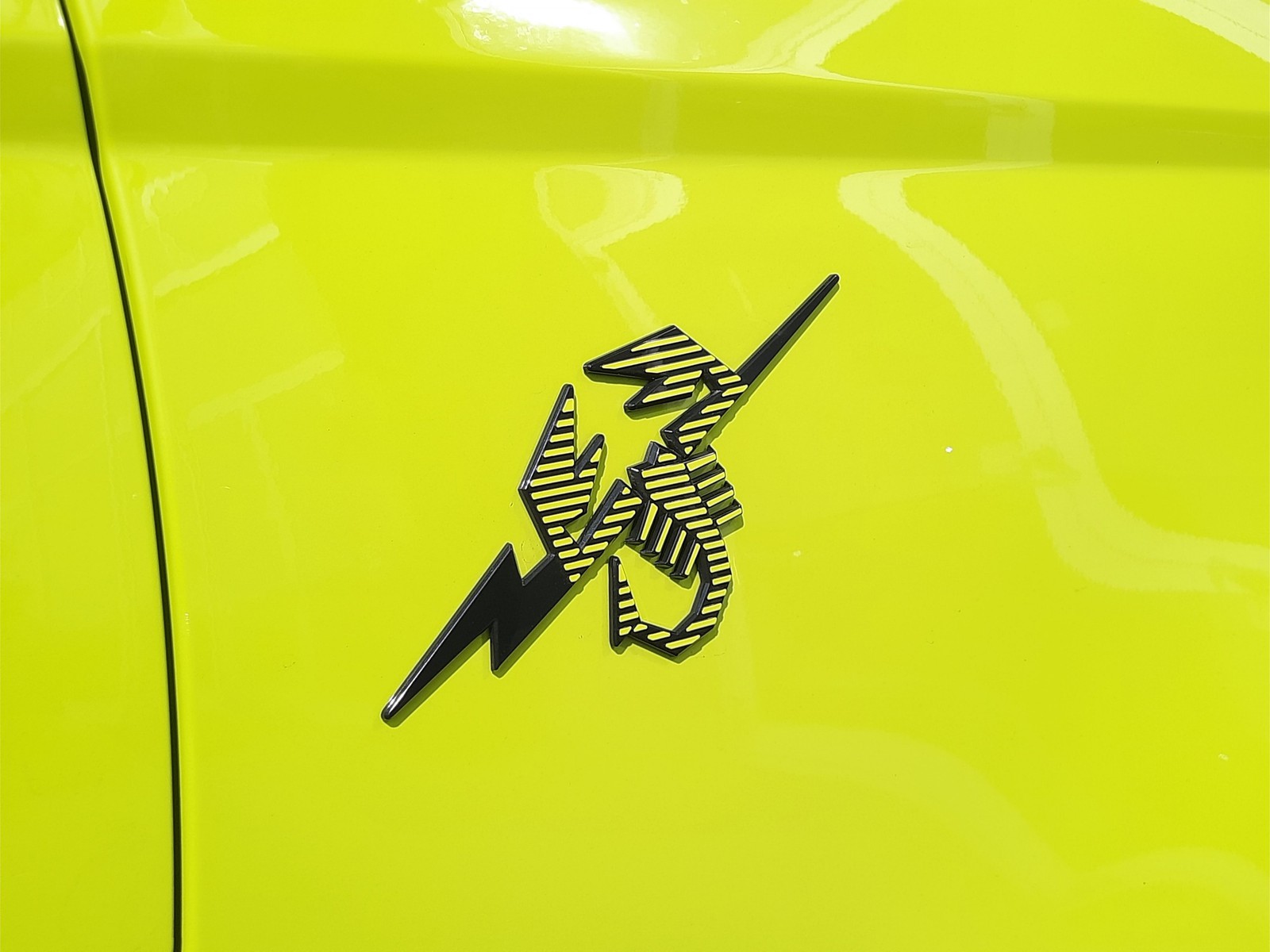 28 - Abarth 500e 42 kwh scorpionissima