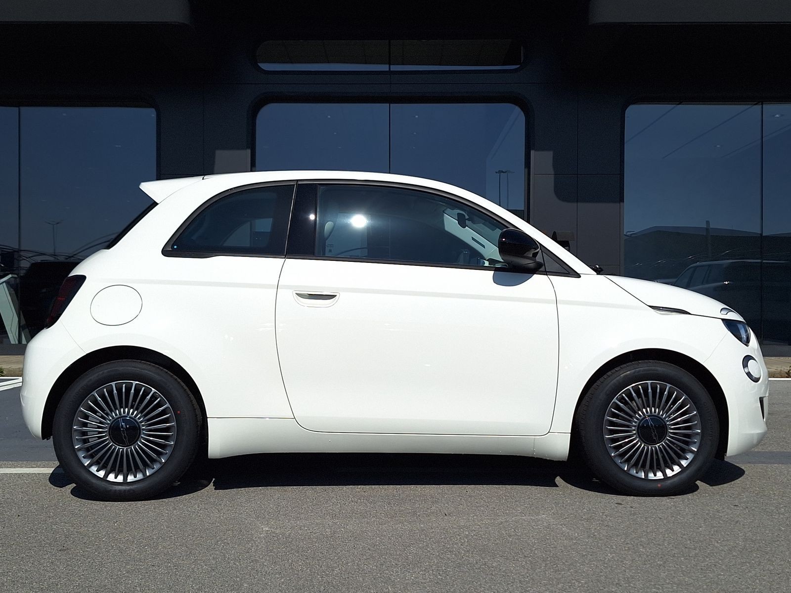 4 - Fiat 500 1.0 hybrid icon