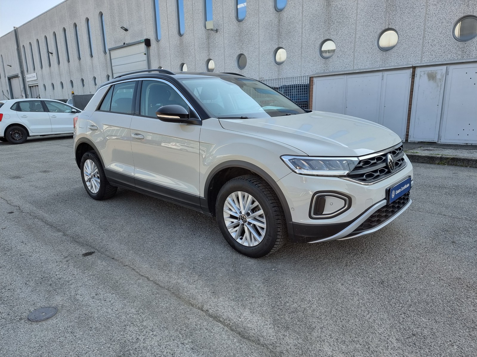 2 - Volkswagen T-Roc 1.0 tsi 110cv life
