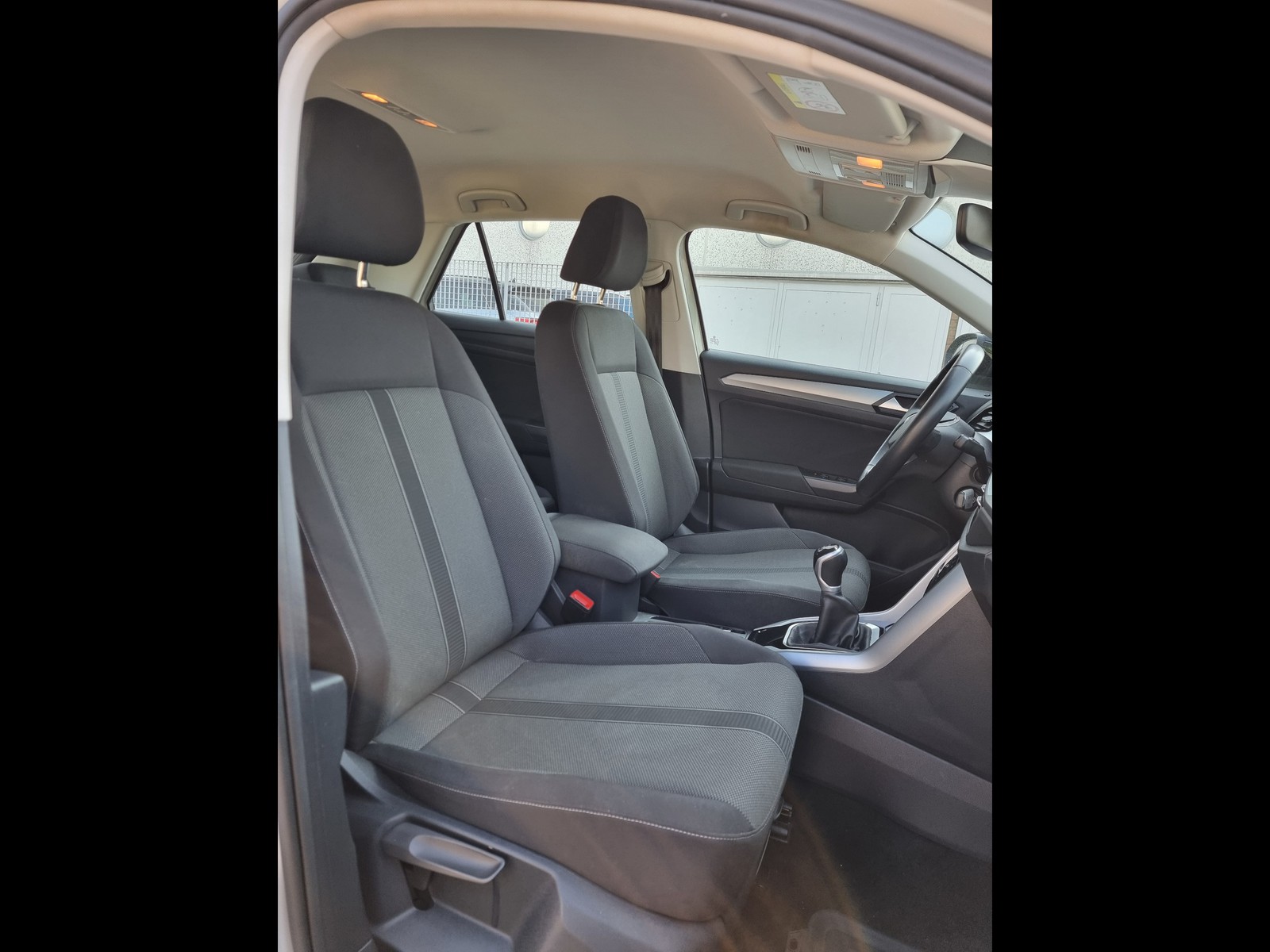 11 - Volkswagen T-Roc 1.0 tsi 110cv life
