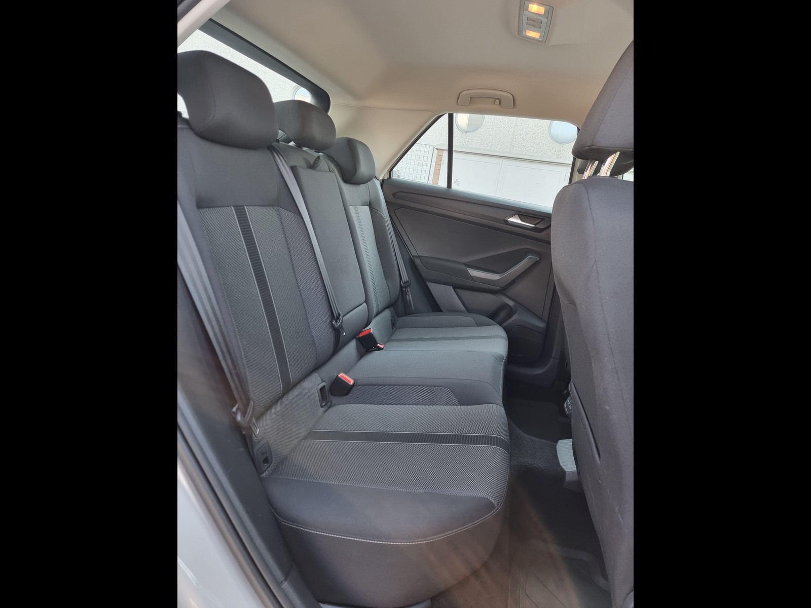 12 - Volkswagen T-Roc 1.0 tsi 110cv life