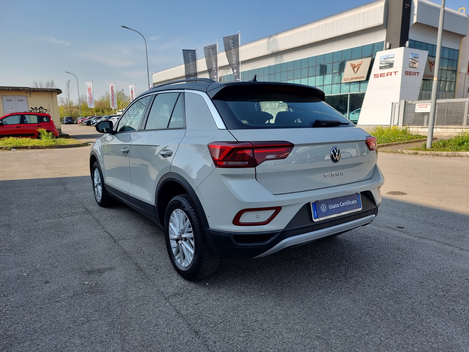 4 - Volkswagen T-Roc 1.0 tsi 110cv life