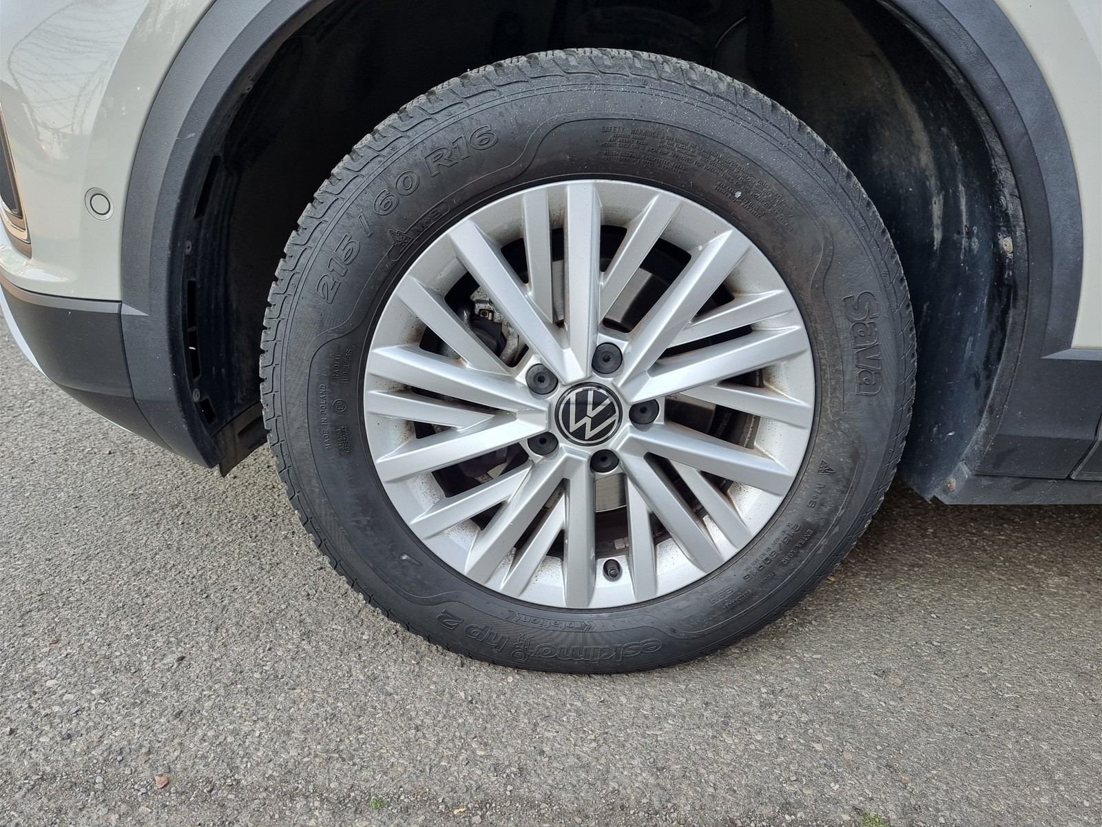 9 - Volkswagen T-Roc 1.0 tsi 110cv life
