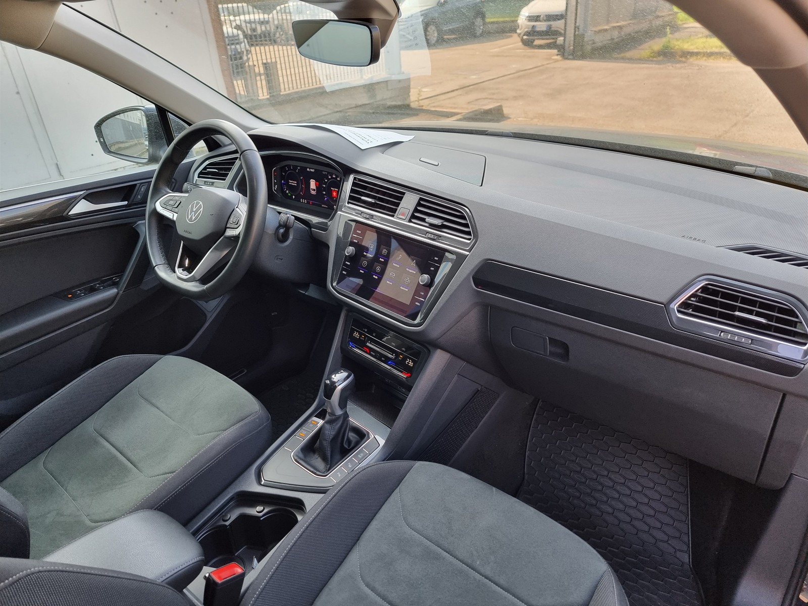 11 - Volkswagen Tiguan 1.5 tsi act 150cv elegance dsg