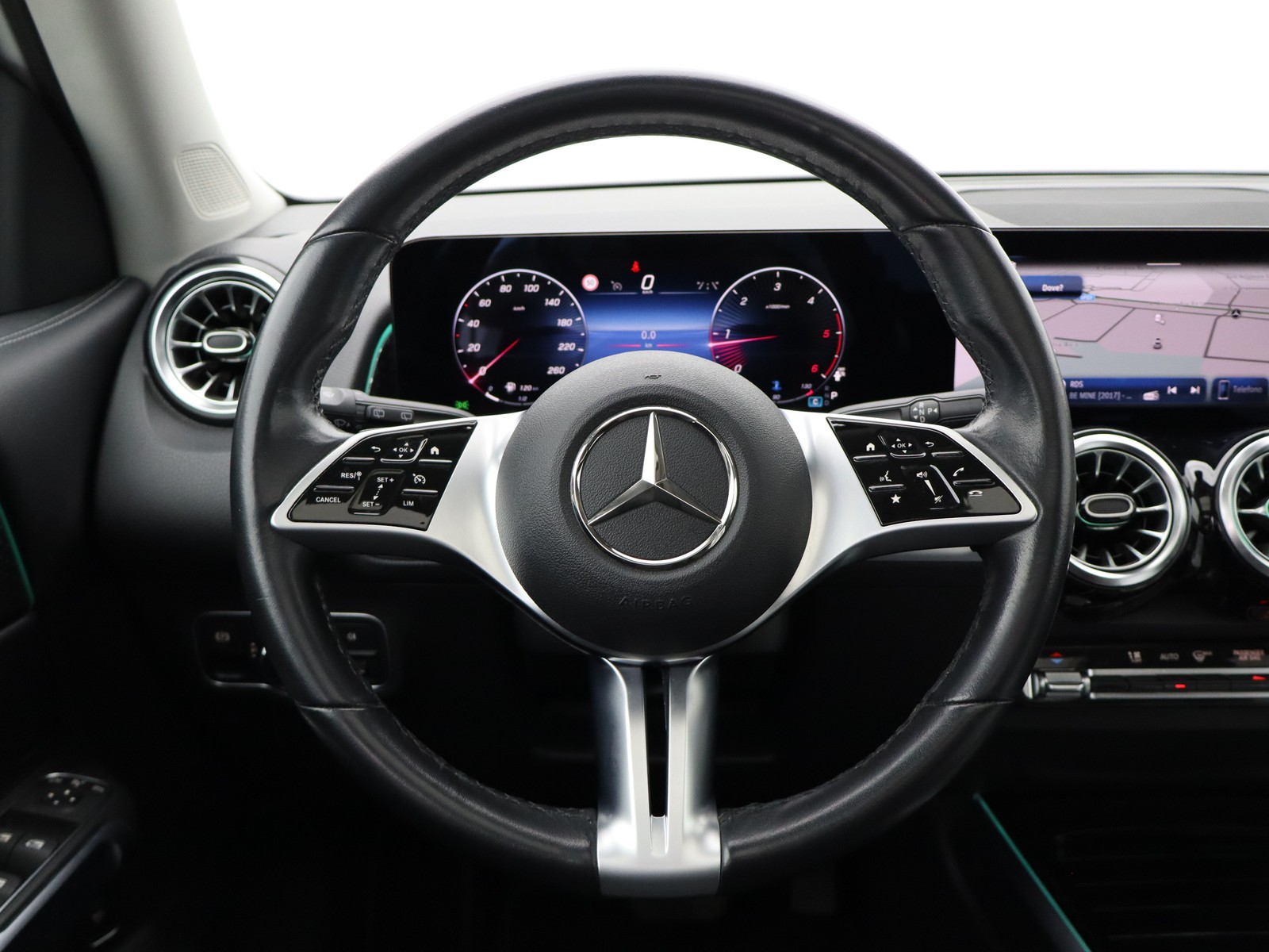 17 - Mercedes GLB 200 d progressive advanced plus 8g-dct