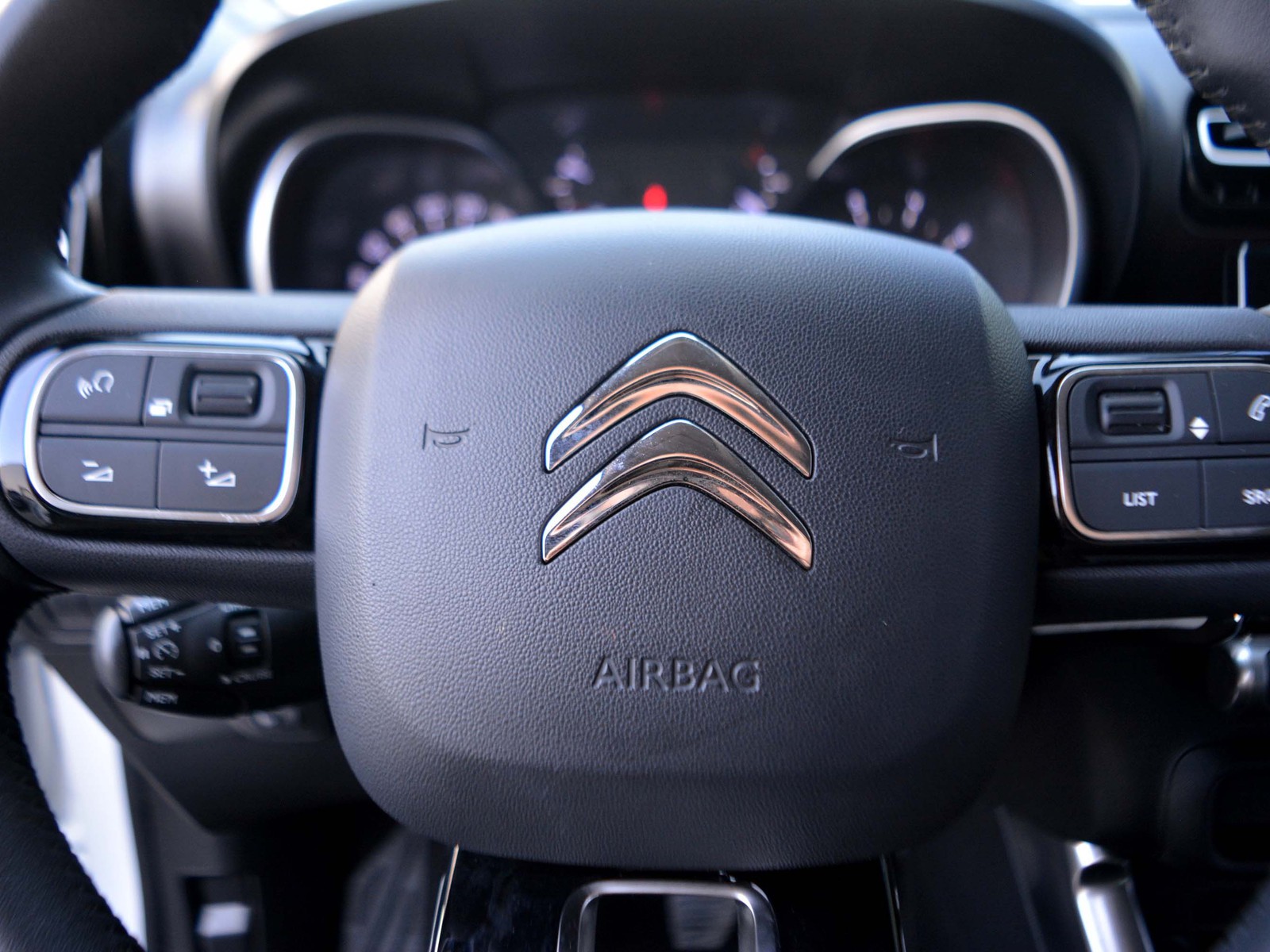 16 - Citroen C3 Aircross 1.2 puretech 110cv plus s&s