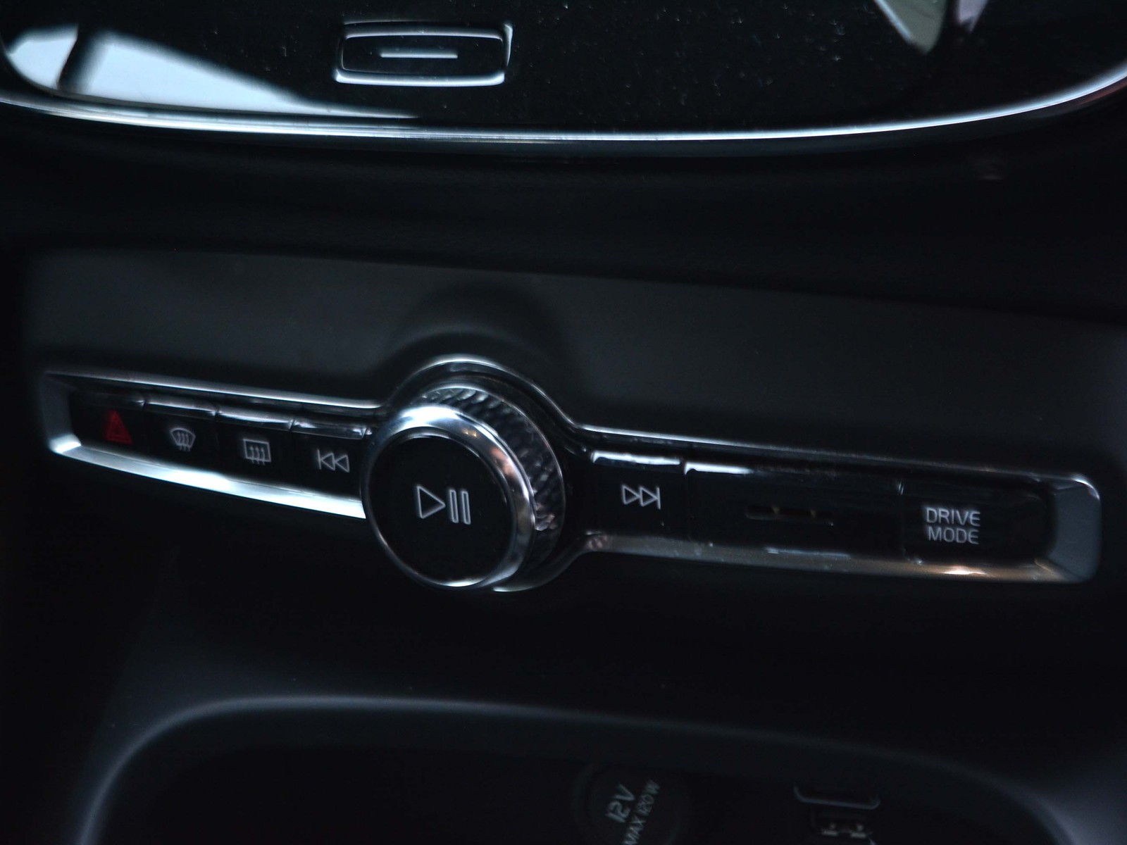 11 - Volvo XC40 1.5 t4 recharge plug-in-hybrid inscription expression geartronic my21