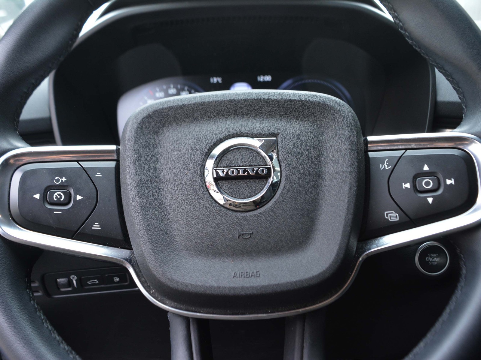 18 - Volvo XC40 1.5 t4 recharge plug-in-hybrid inscription expression geartronic my21