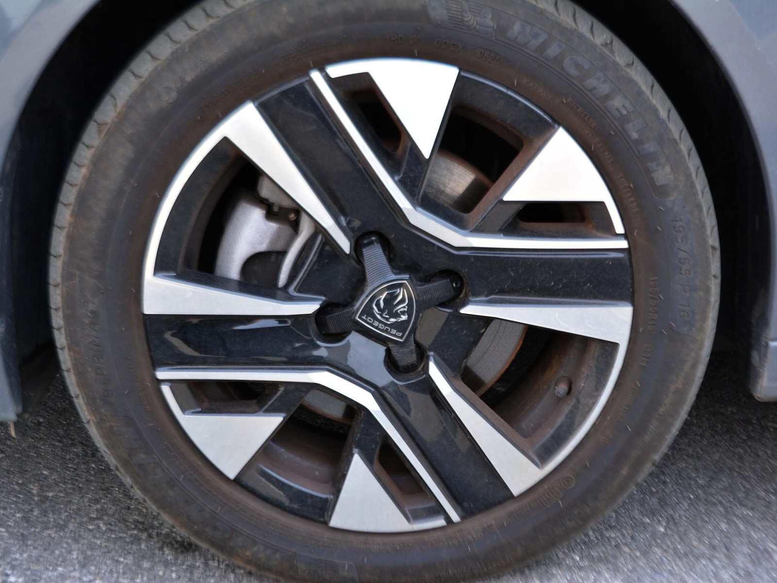 16 - Peugeot 208 1.2 puretech 100cv allure s&s