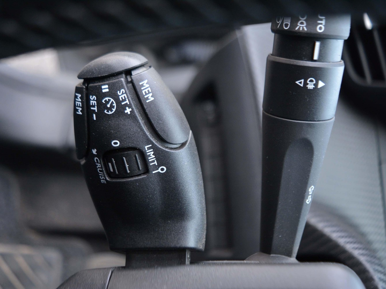 18 - Peugeot 208 1.2 puretech 100cv allure s&s