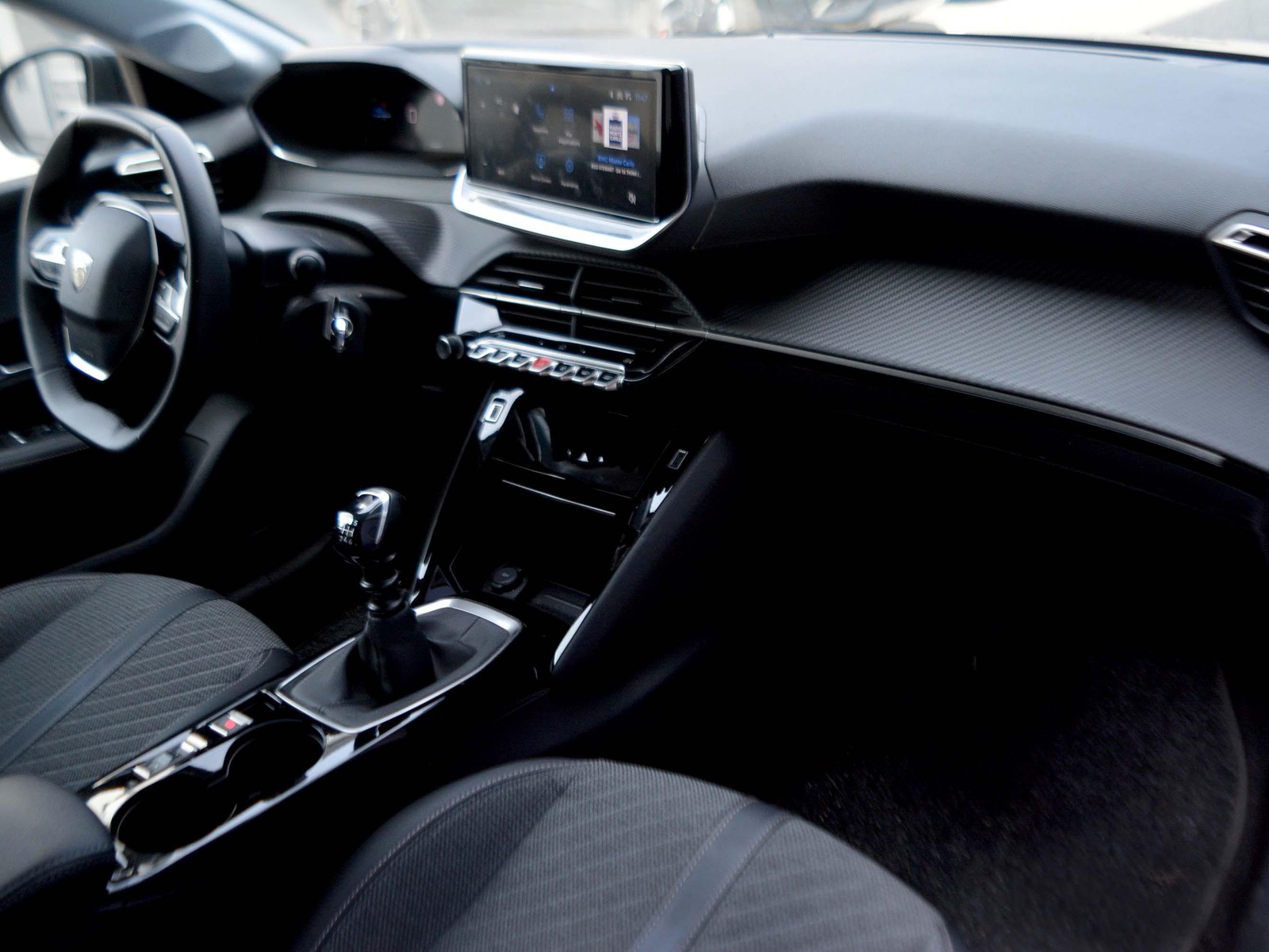 8 - Peugeot 208 1.2 puretech 100cv allure s&s