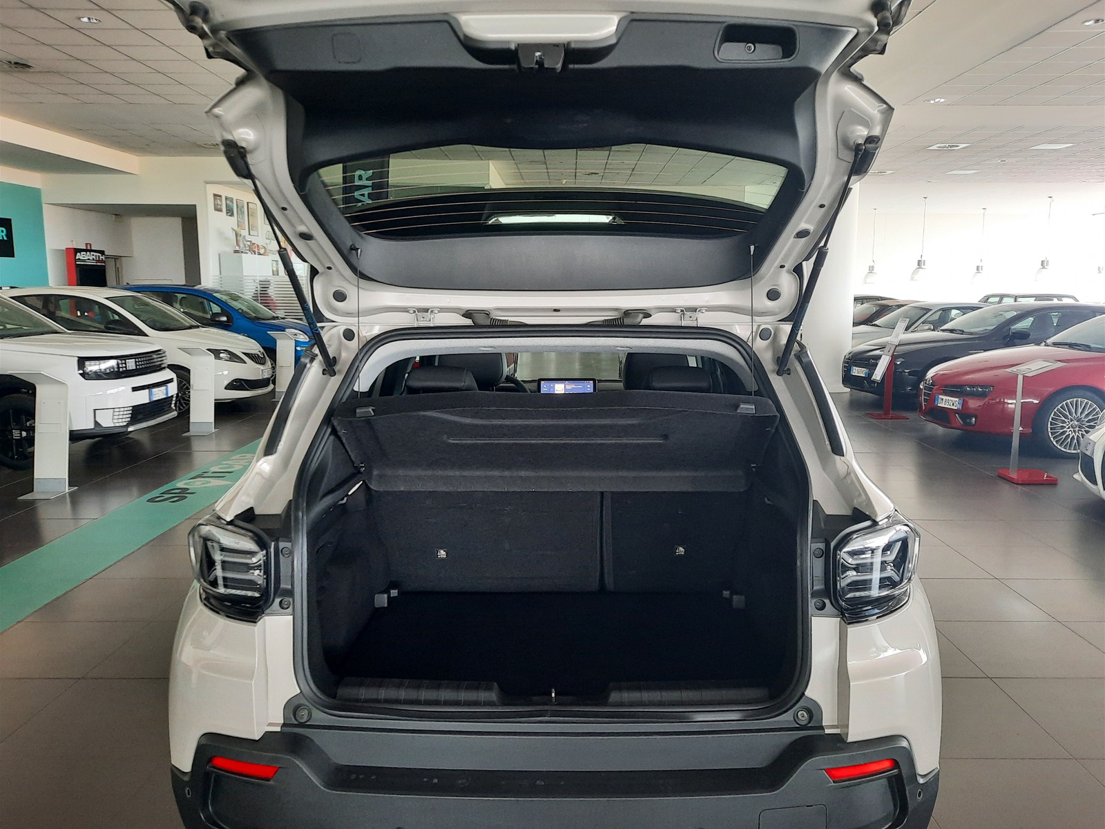 16 - Jeep Avenger 1.2 turbo 100cv summit fwd