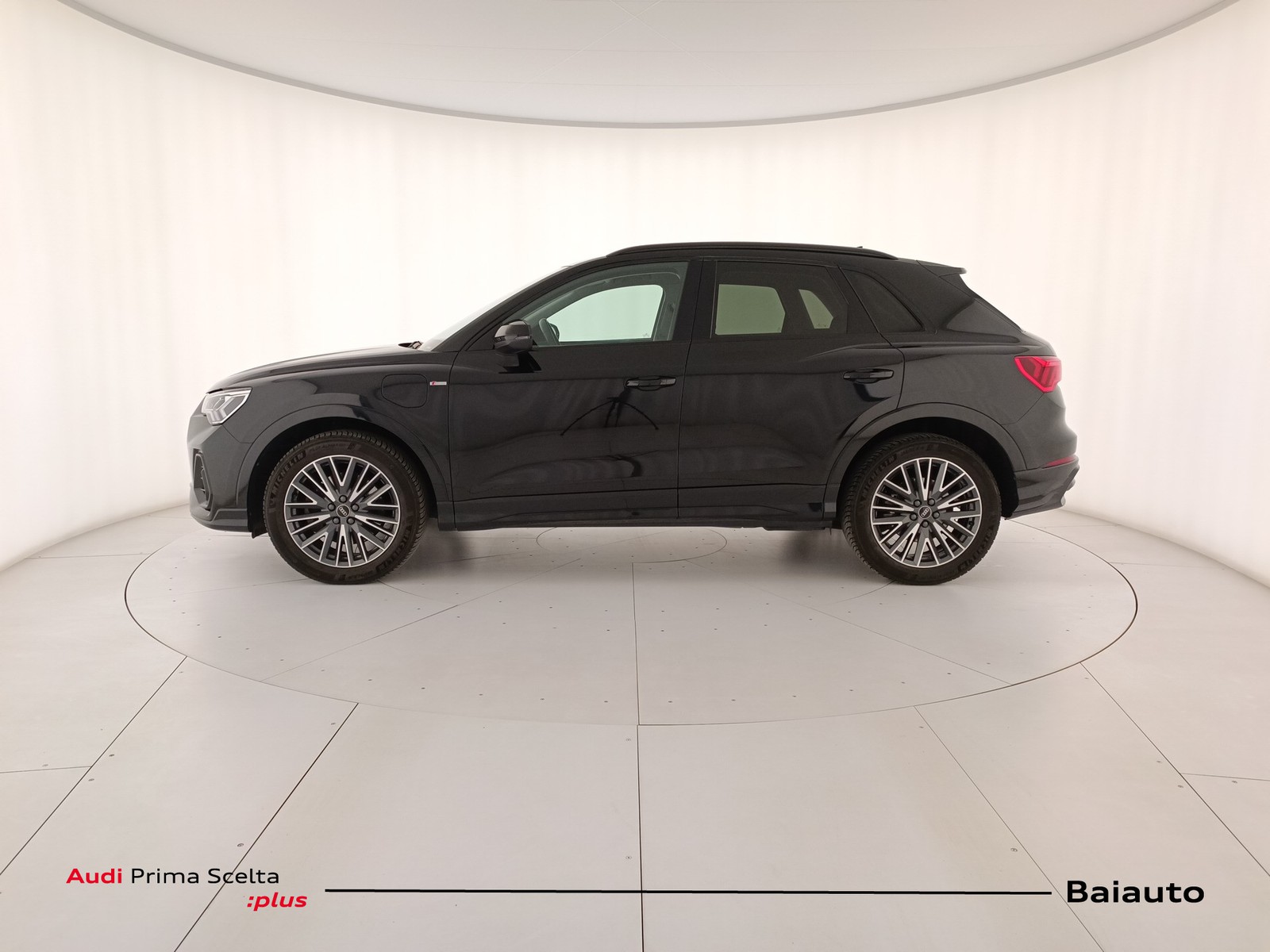 3 - Audi Q3 45 1.4 tfsi e s line edition s tronic