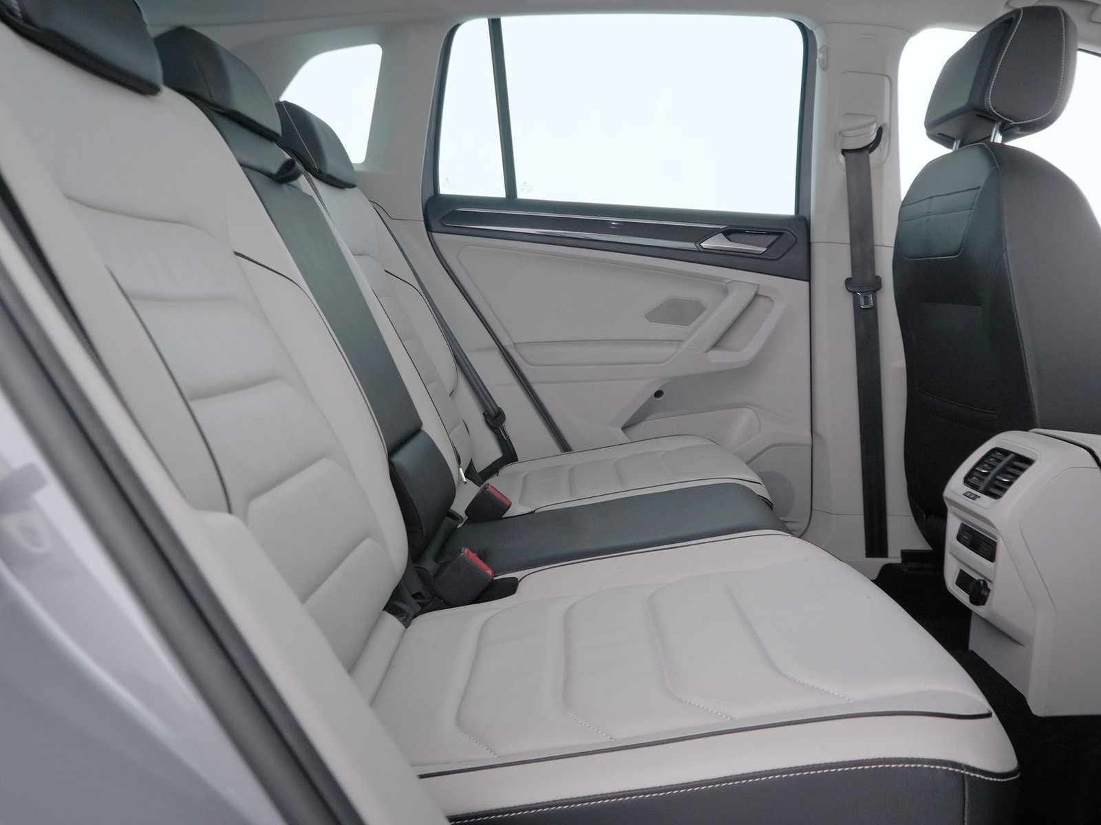 9 - Volkswagen Tiguan 1.5 tsi act 150cv elegance dsg