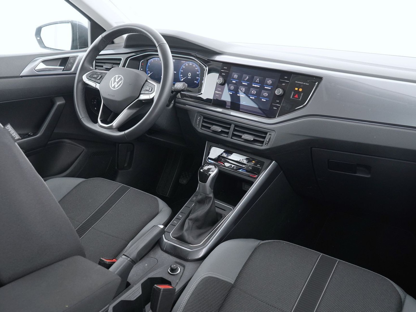 6 - Volkswagen Polo 1.0 tsi 95cv style
