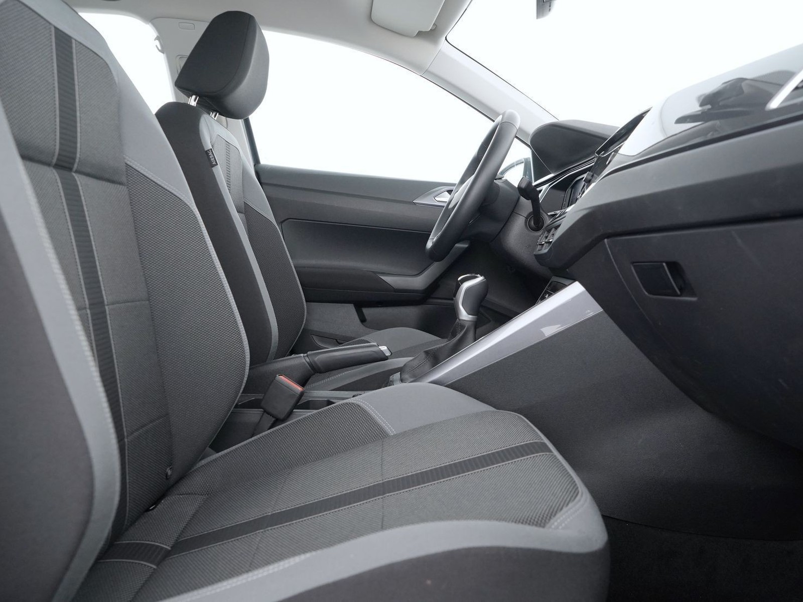 8 - Volkswagen Polo 1.0 tsi 95cv style