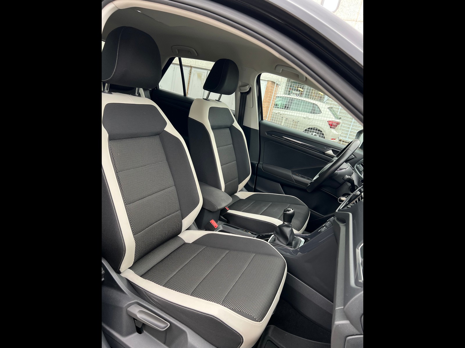 11 - Volkswagen T-Roc 1.5 tsi act advanced