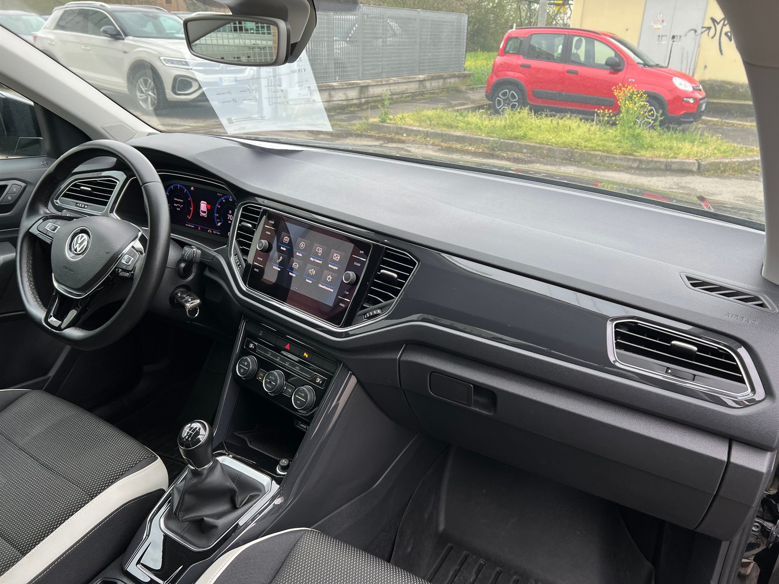 12 - Volkswagen T-Roc 1.5 tsi act advanced