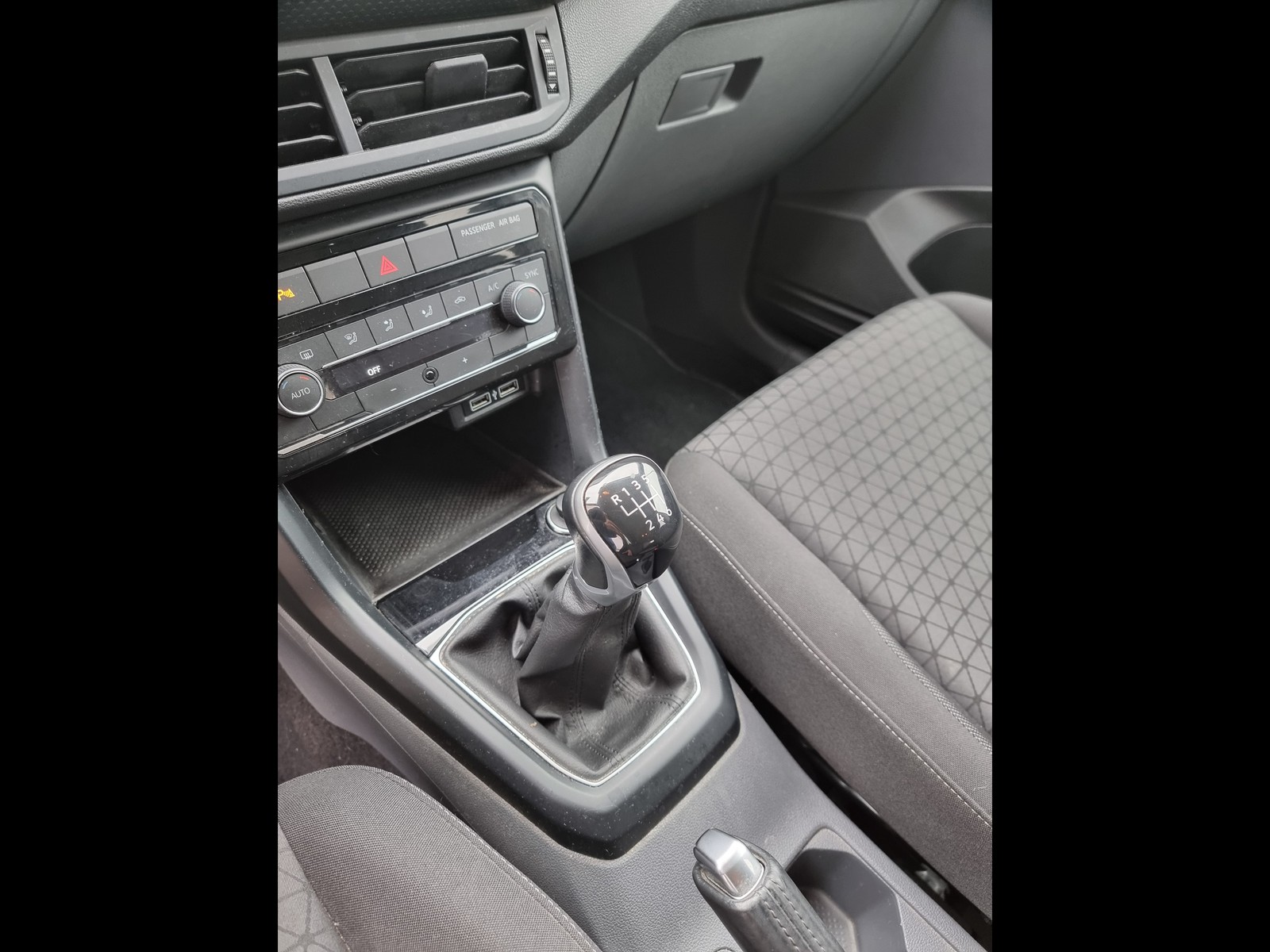 8 - Volkswagen T-Cross 1.0 tsi first edition