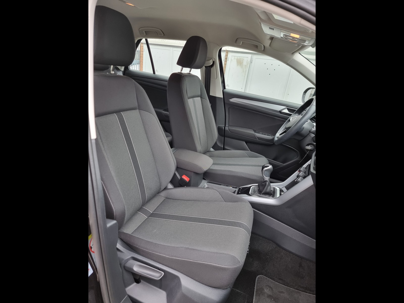 12 - Volkswagen T-Roc 1.0 tsi 110cv life