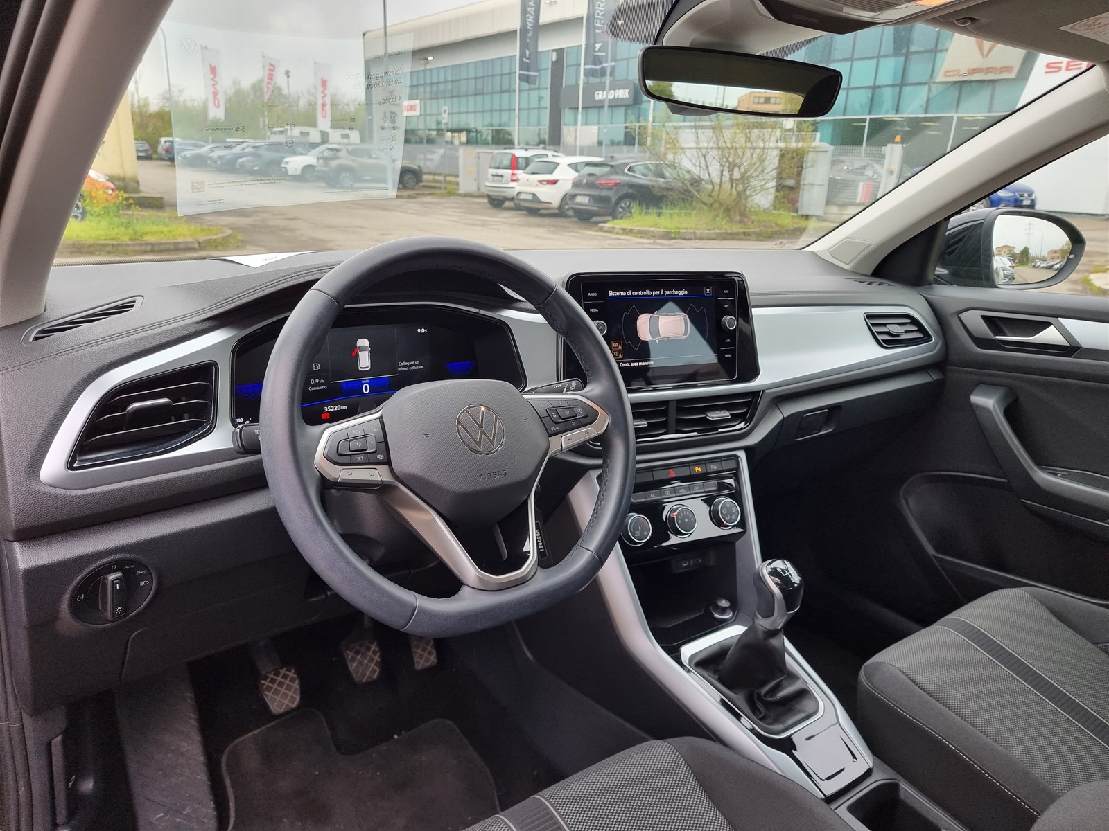 5 - Volkswagen T-Roc 1.0 tsi 110cv life