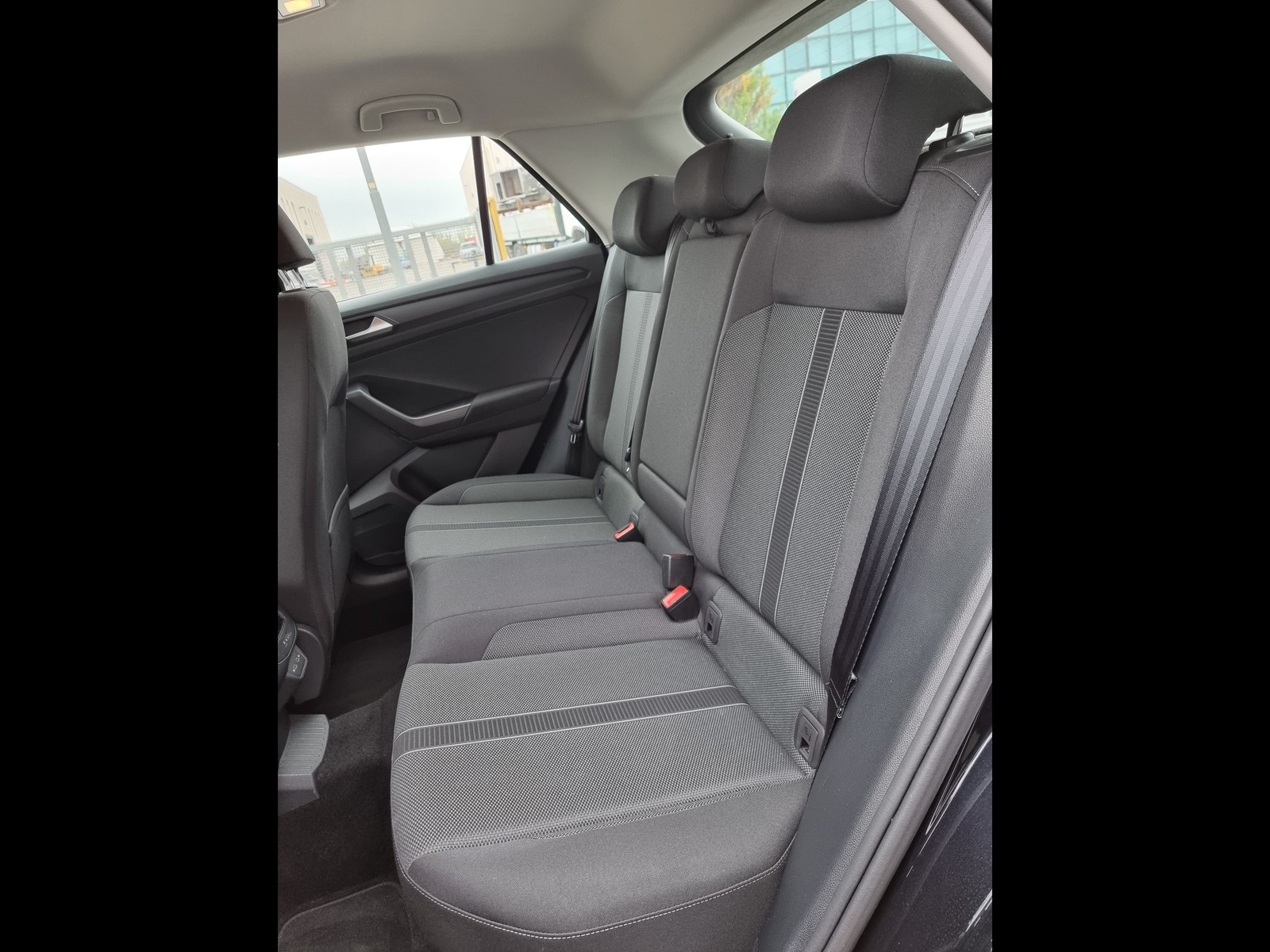 8 - Volkswagen T-Roc 1.0 tsi 110cv life