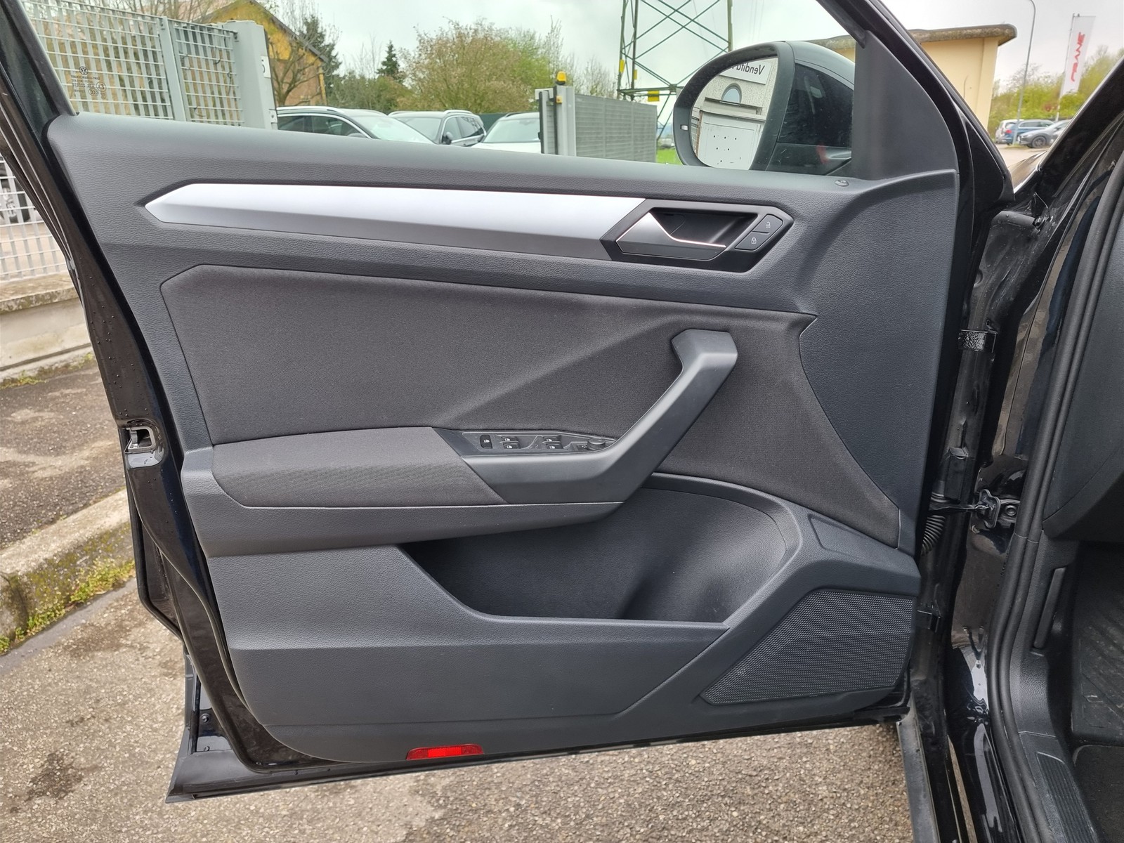 9 - Volkswagen T-Roc 1.0 tsi 110cv life