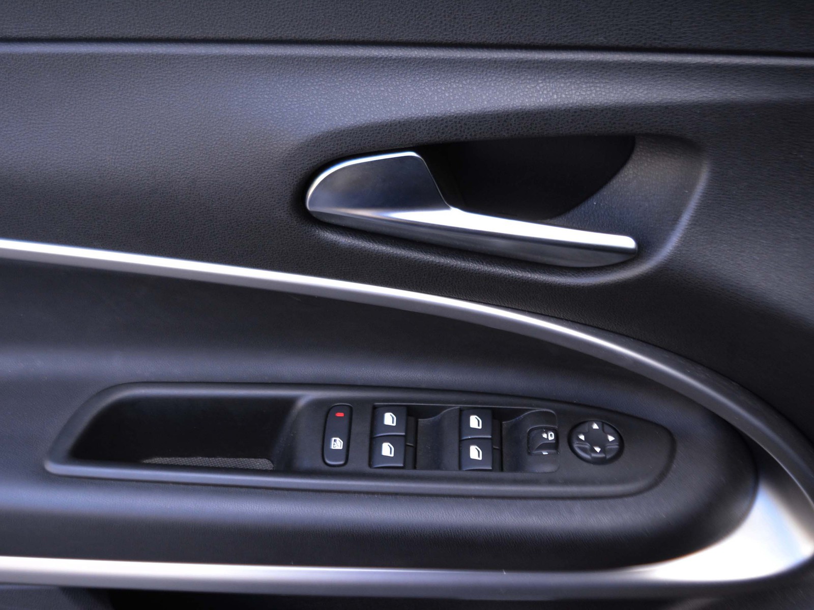 12 - Jeep Avenger 1.2 turbo 100cv summit fwd