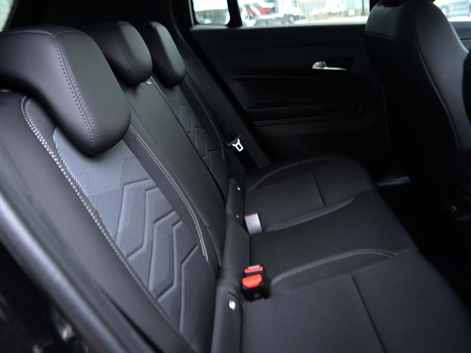 6 - Jeep Avenger 1.2 turbo 100cv summit fwd