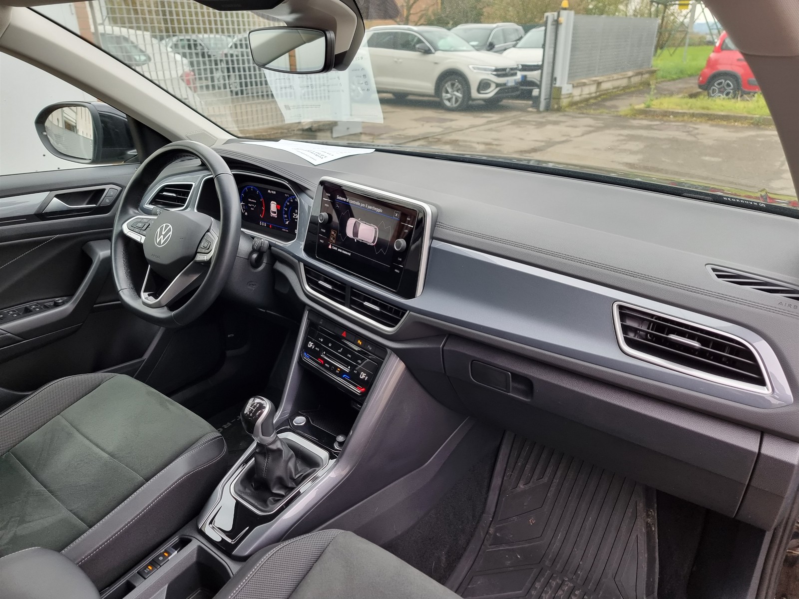 11 - Volkswagen T-Roc 1.0 tsi 110cv style