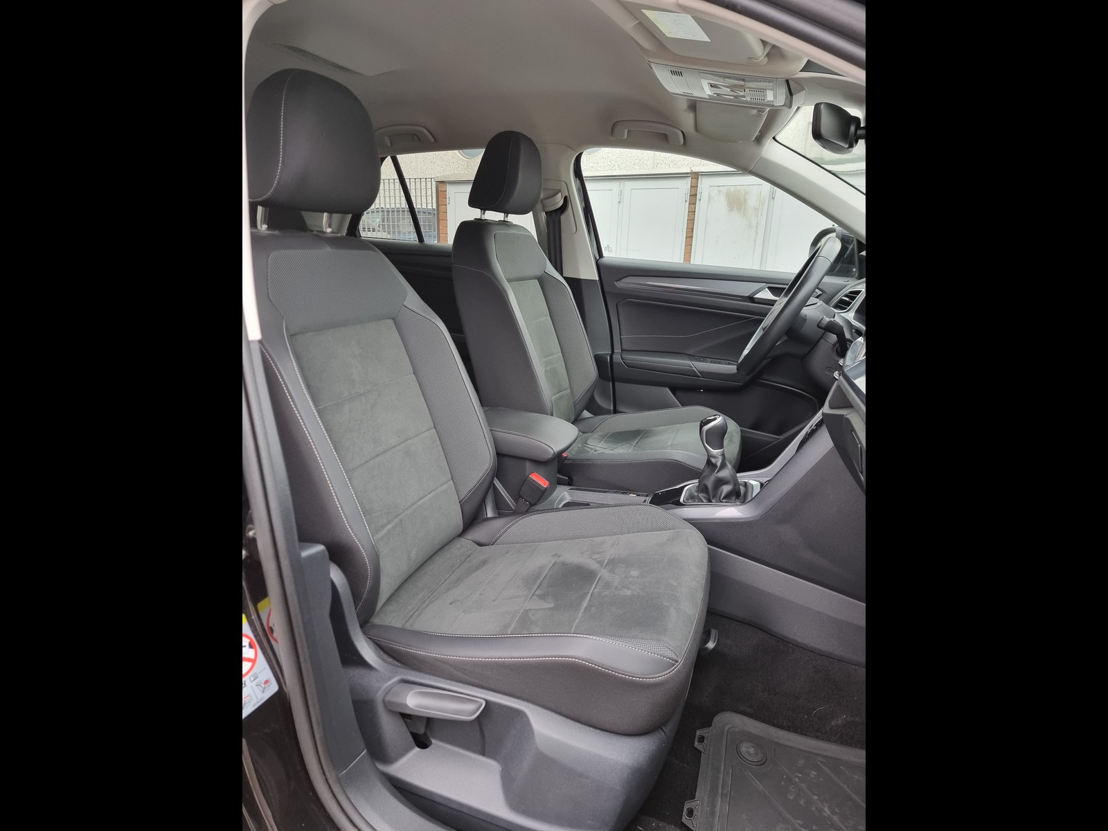 12 - Volkswagen T-Roc 1.0 tsi 110cv style