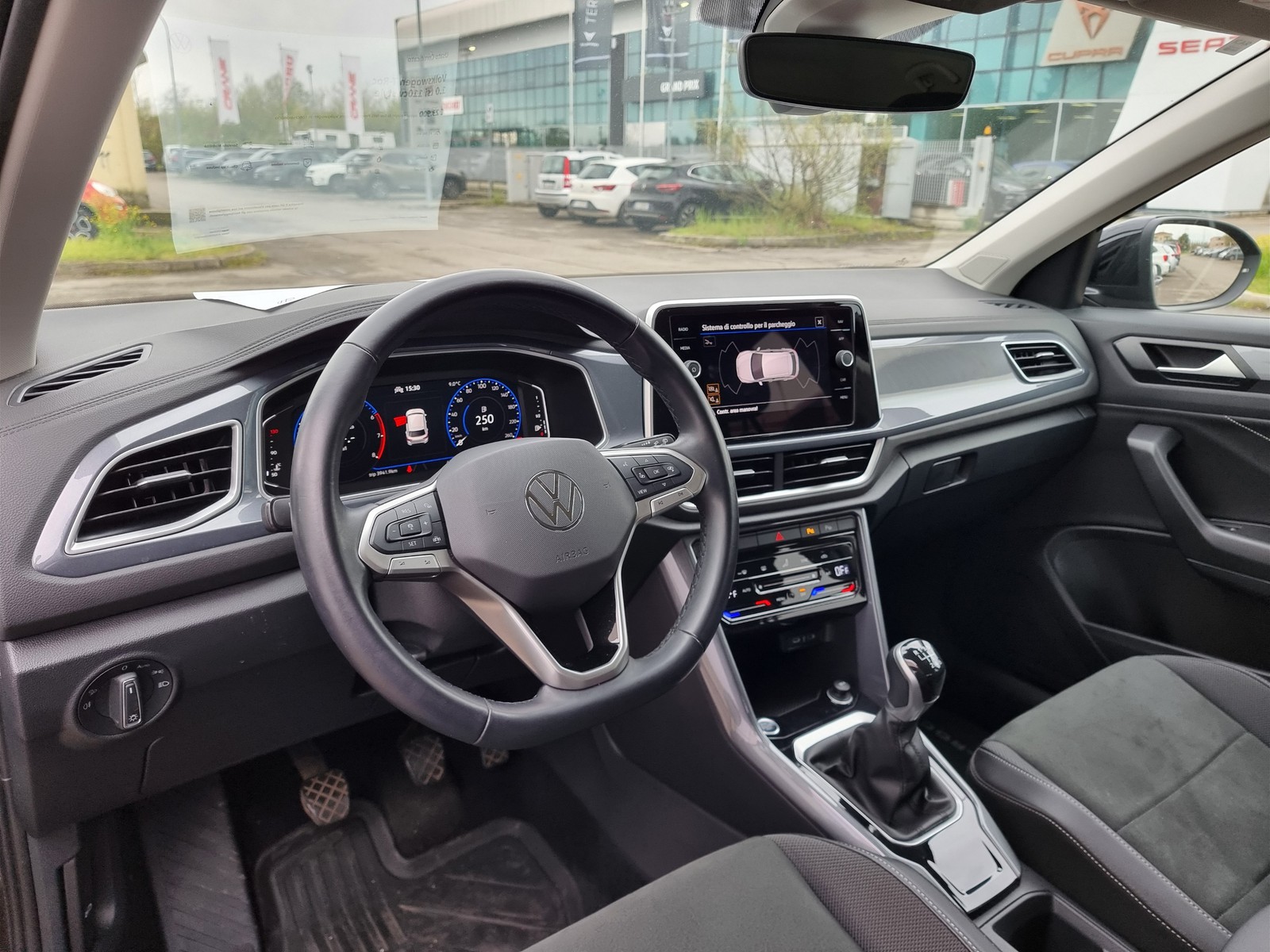 6 - Volkswagen T-Roc 1.0 tsi 110cv style