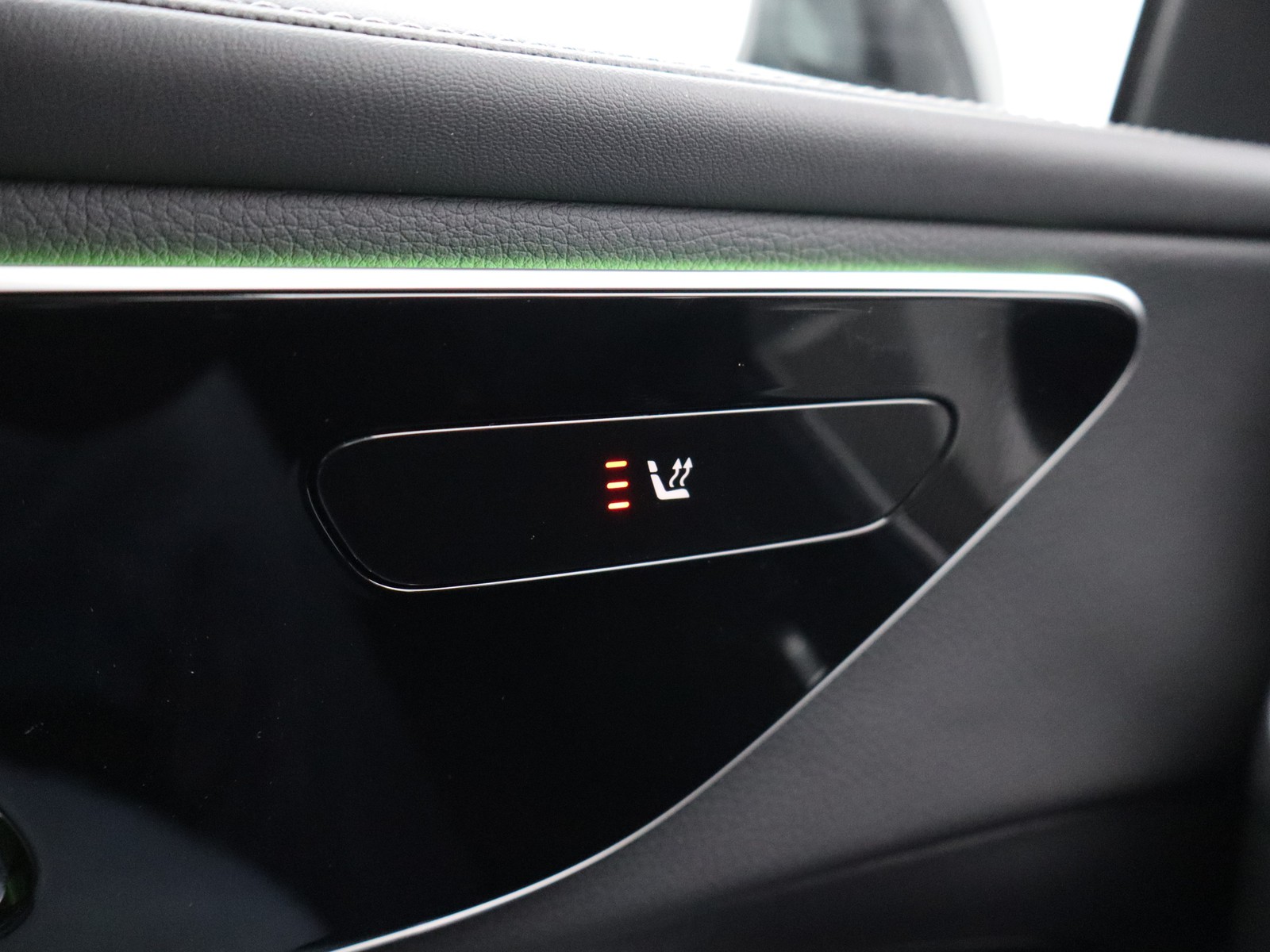 14 - Mercedes GLC suv 300 de plug in hybrid amg line advanced tech 4matic 9g-tronic