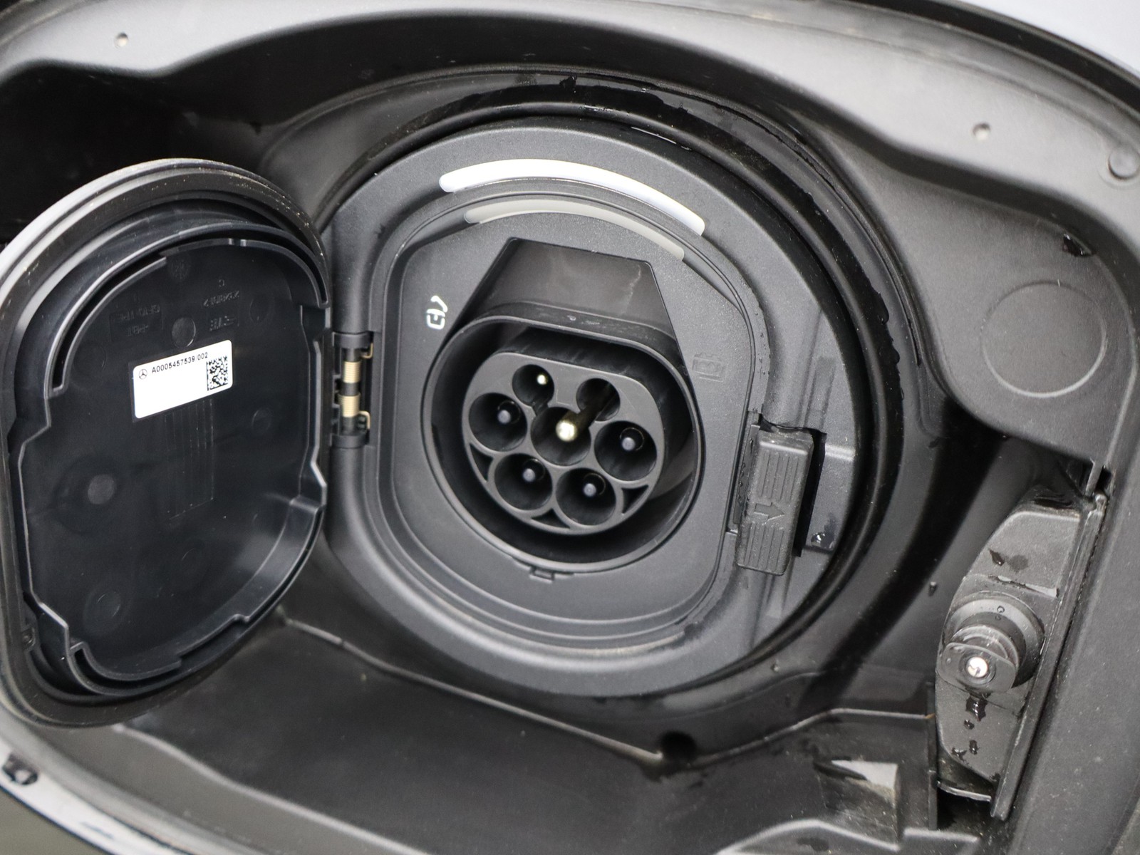 18 - Mercedes GLC suv 300 de plug in hybrid amg line advanced tech 4matic 9g-tronic